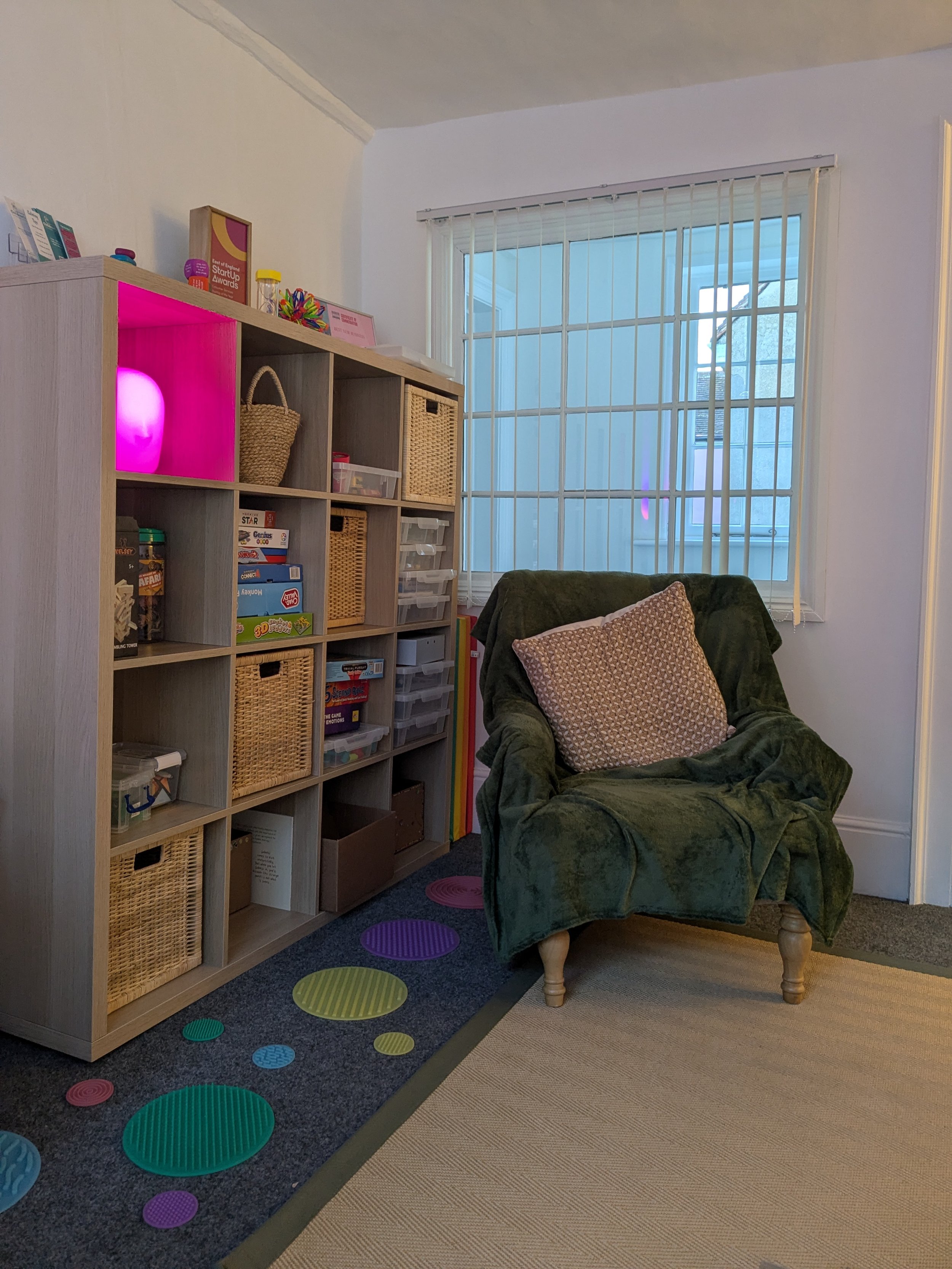 Jute Room chair and shelves