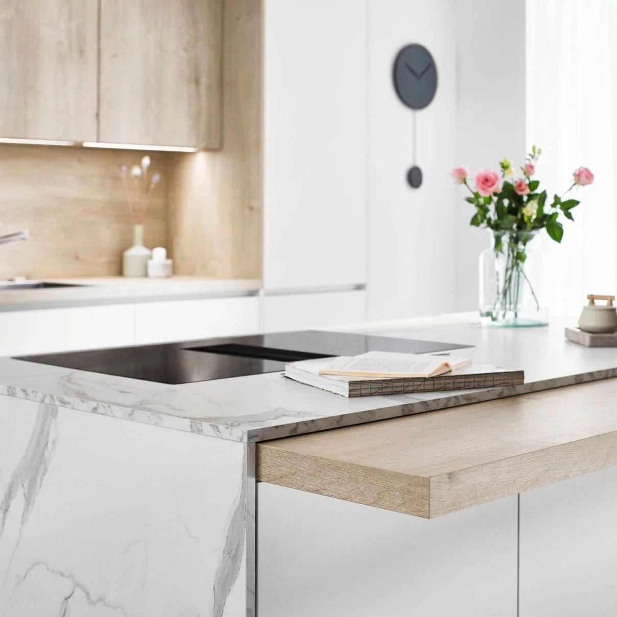Une cuisine lumineuse et a&eacute;rienne ✨

Les fa&ccedil;ades blanches sans poign&eacute;es du mod&egrave;le Senso apportent l&eacute;g&egrave;ret&eacute; et &eacute;l&eacute;gance tout en agrandissant visuellement l&rsquo;espace.
L&rsquo;associatio