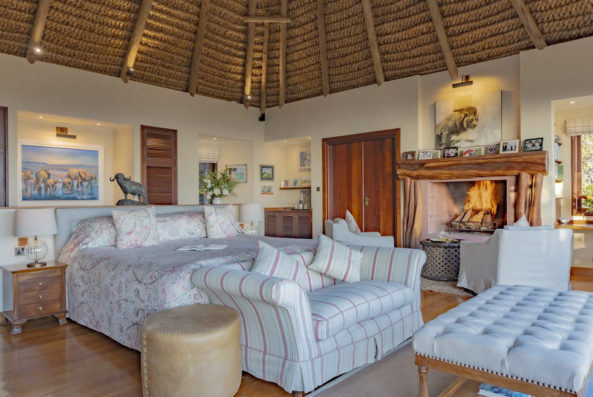 Cozy cottage with fireplace at Laragai House