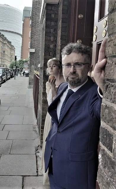 Robert Kingham with Alice Merivale as Nell Gwyn, outside The Theatre Royal, Drury Lane.