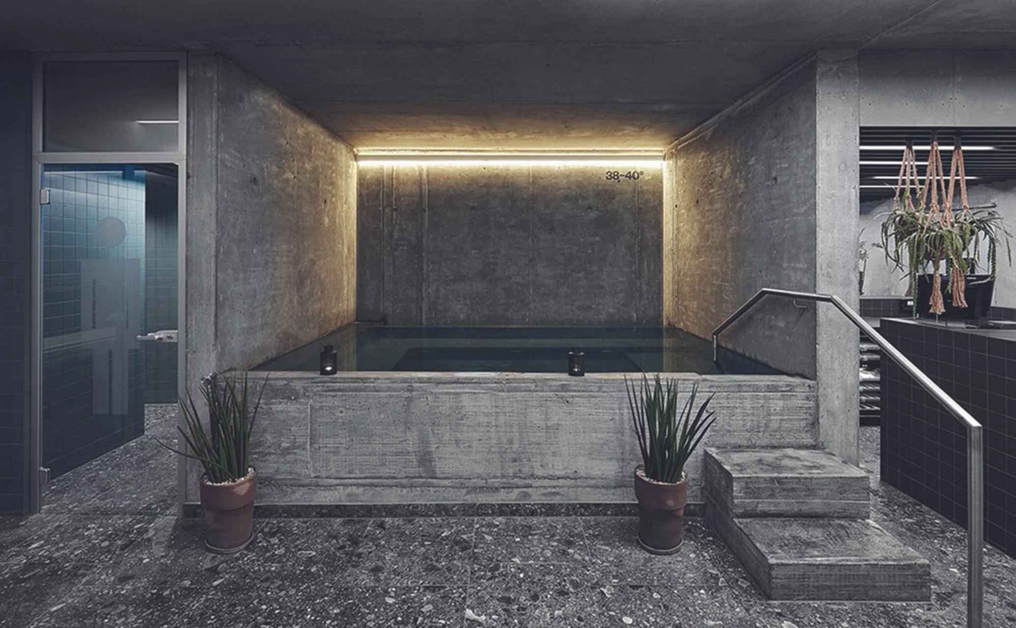 centerhotel3.jpg