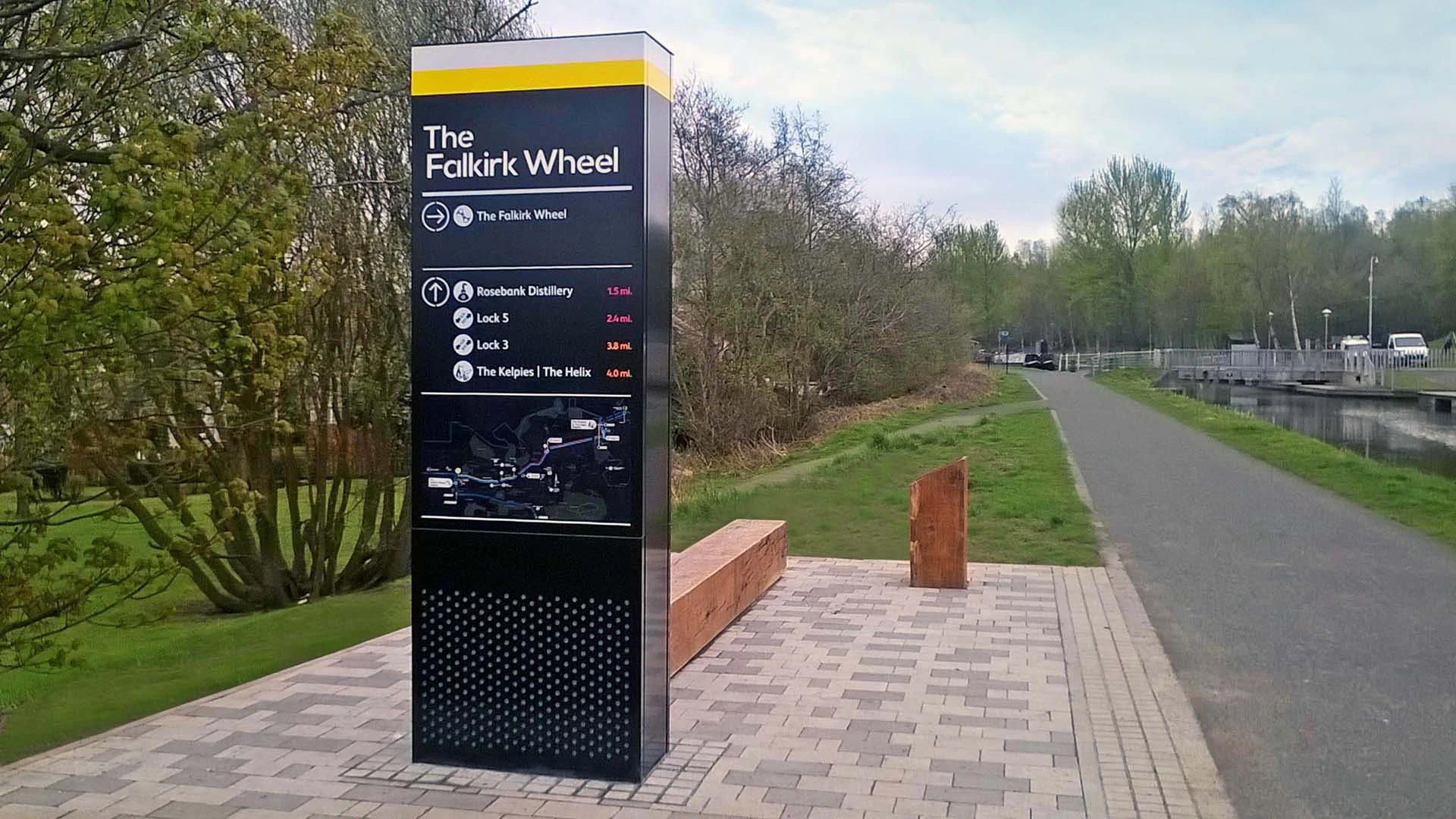 goodstrife_falkirk_wheel_wayfinding_totem.jpg