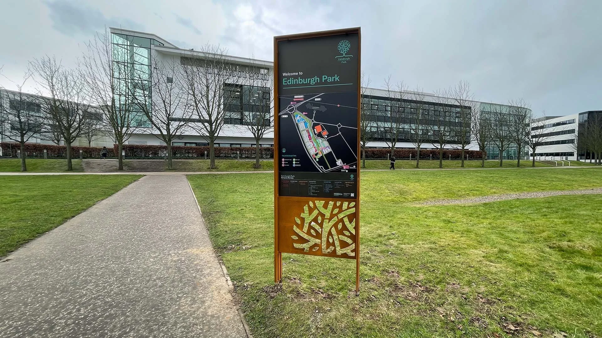 goodstrife_claypits_edinburgh_park_arrival_totem_wayfinding.jpg