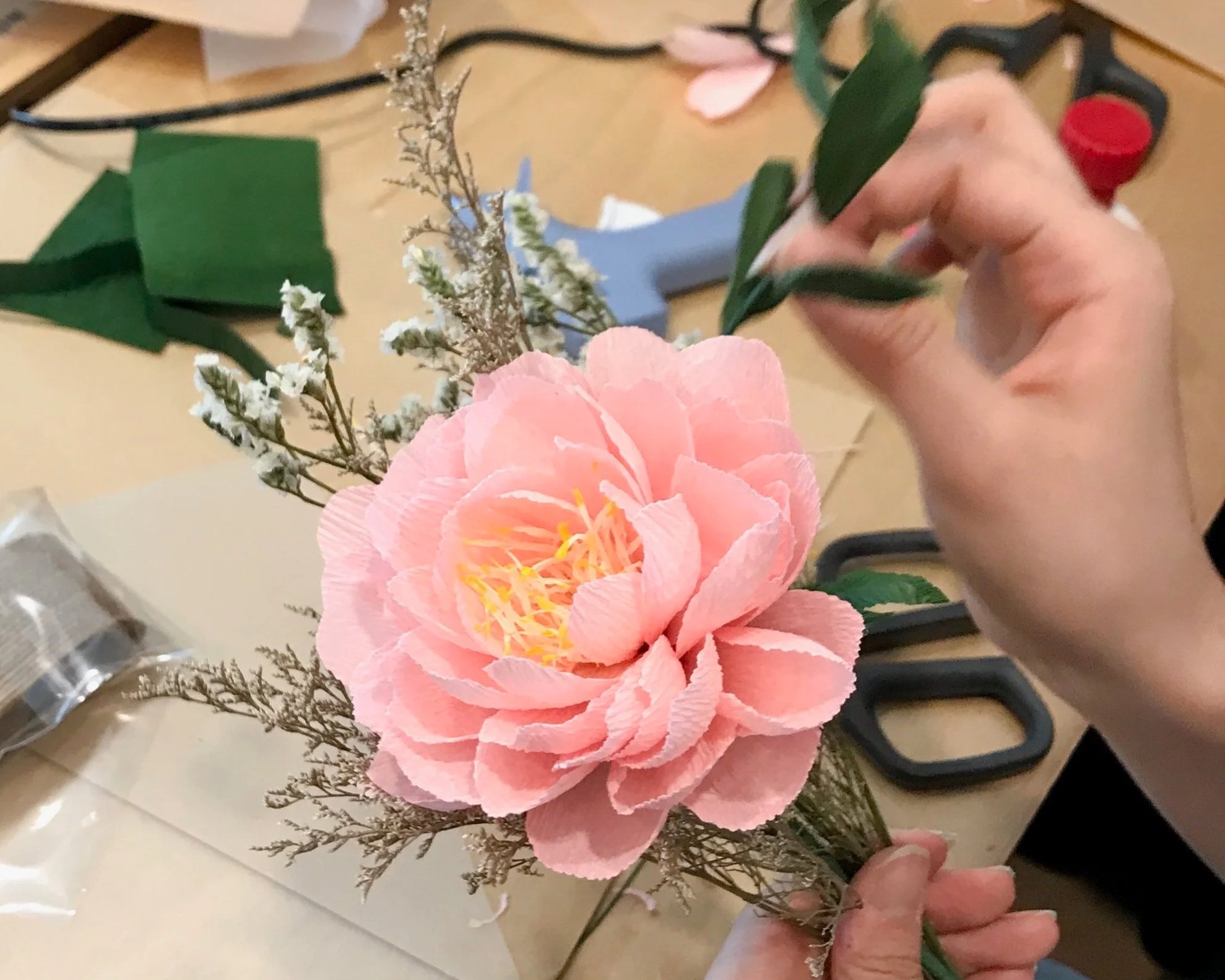 Merremade student arranging her handmade paper peony during Seoul Korea workshop.