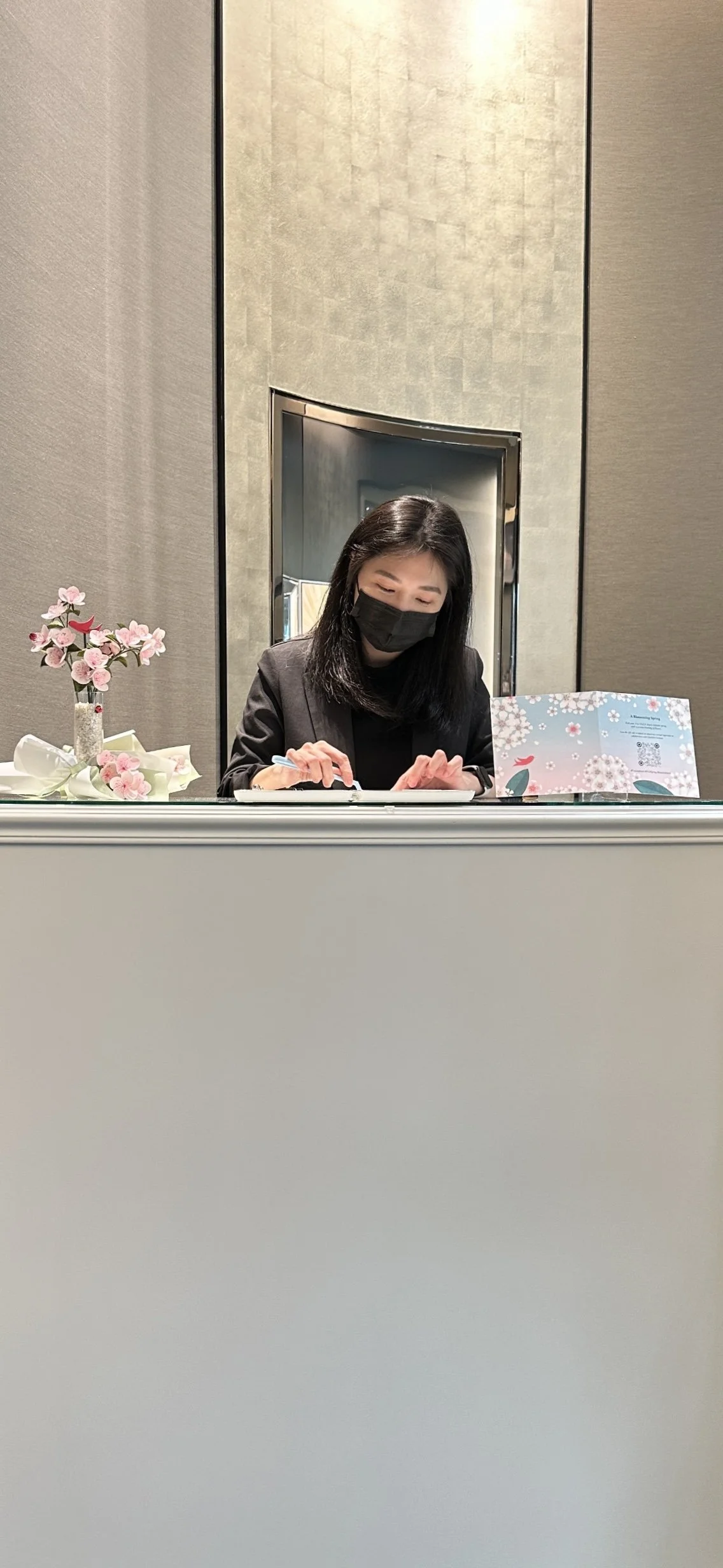 Jasmine Sing, paper artist from Merremade - live demonstration at Van Cleef & Arpels Singapore boutique. 