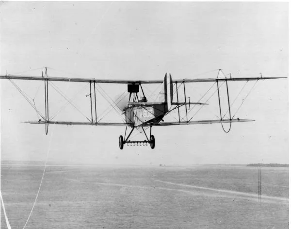 Aeromarine_39B_TakingOff_from_Langley.jpg