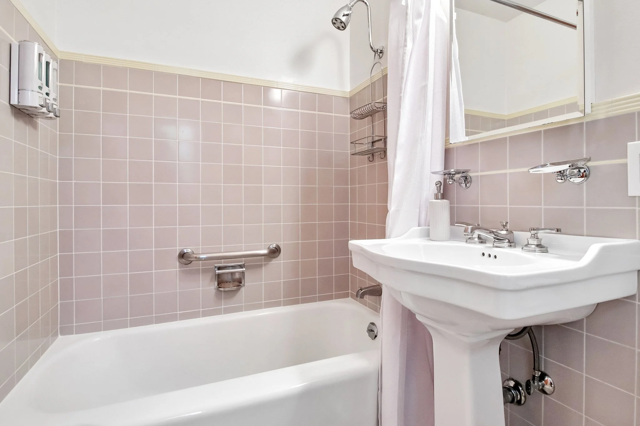 34-web-or-mls-Olive St-S2404-034.jpg