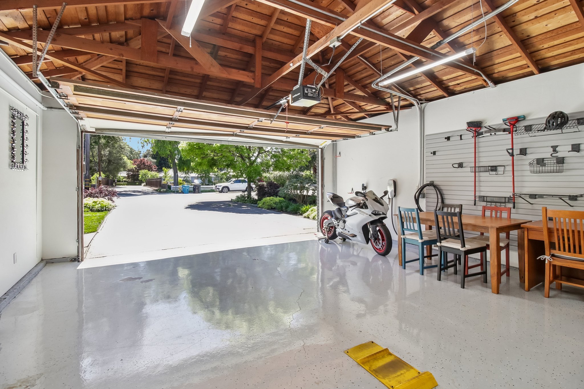 38-web-or-mls-Olive St-S2404-038.jpg