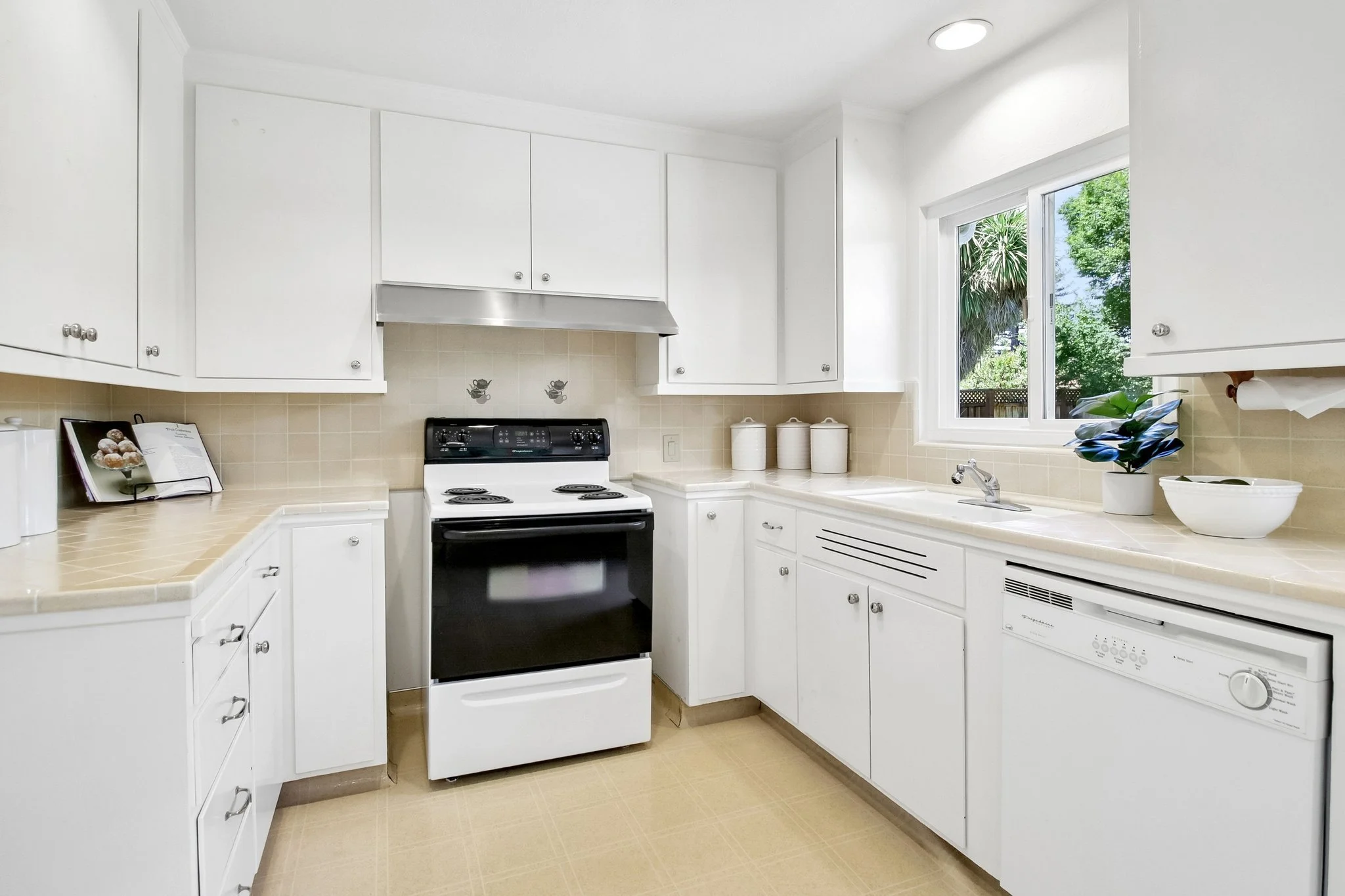 23-web-or-mls-Olive St-S2404-023.jpg