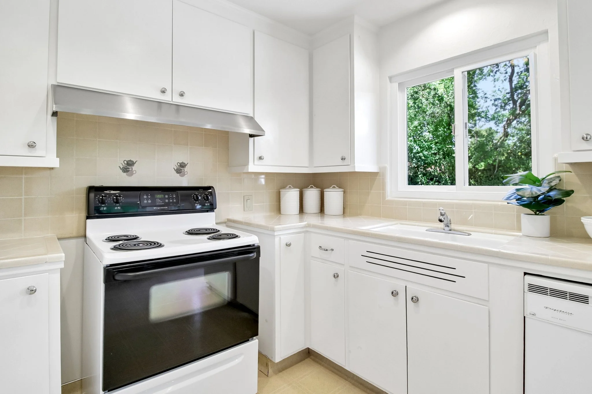 24-web-or-mls-Olive St-S2404-024.jpg