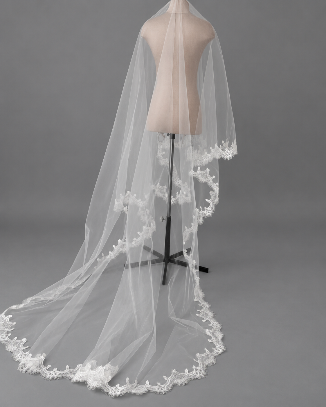 Guimard Lace Bridal Veil by Rara Avis