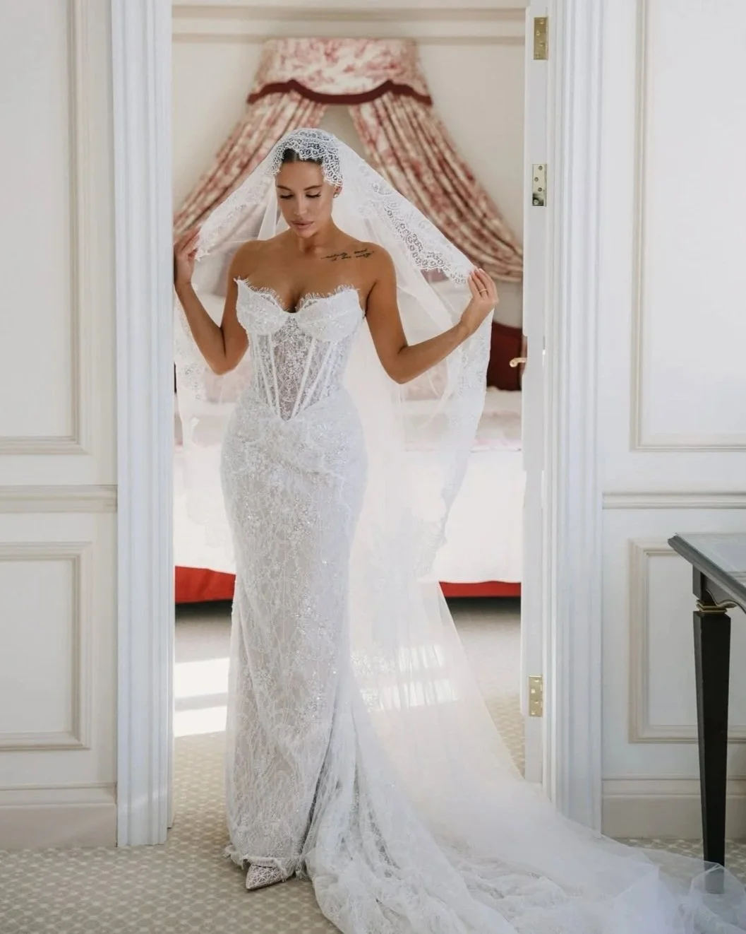Muna – Rara Avis Lace Wedding Dress | Ready to Ship UK 10