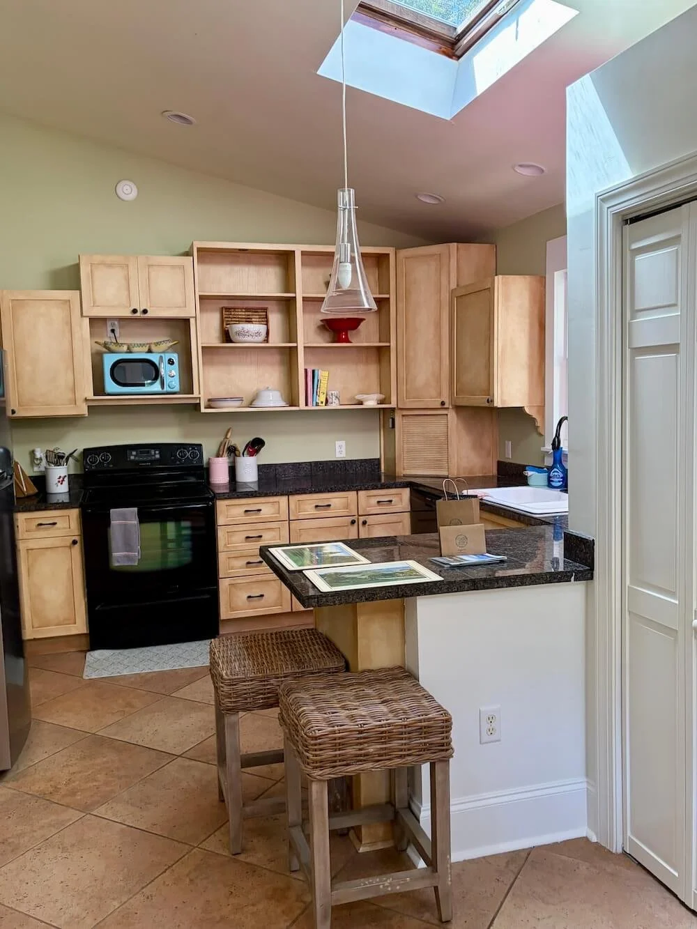 Jasmine Suite Kitchen1-2.JPG