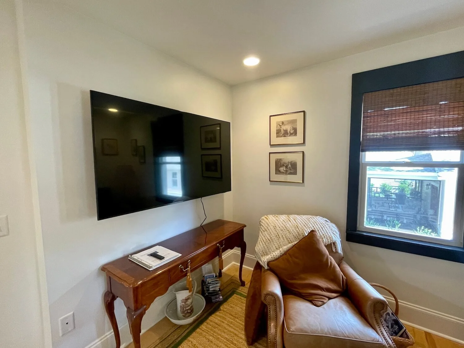 Jasmine-Suite-Living-Room-TV-2.JPG