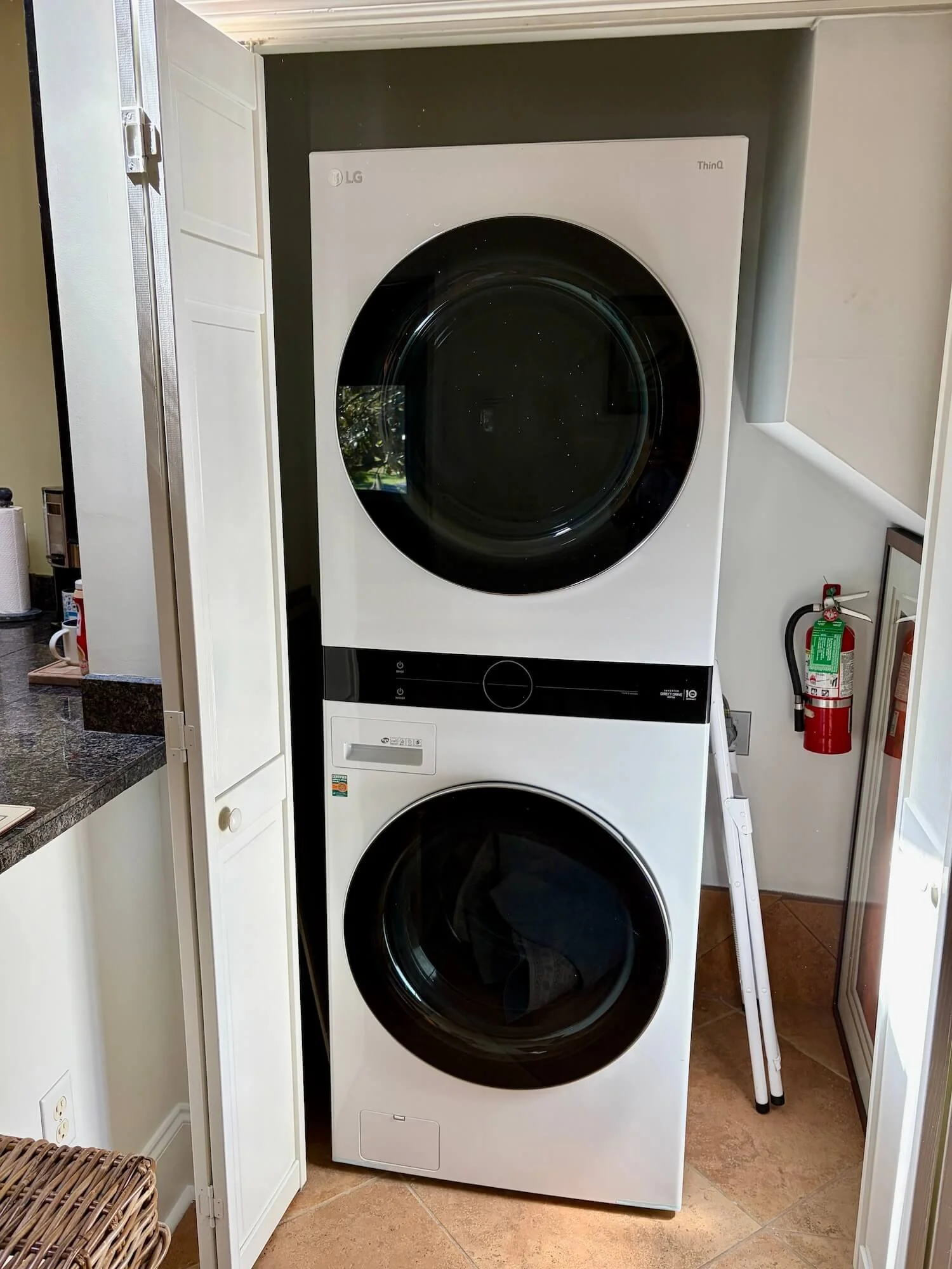 Jasmine Suite Laundry-2.JPG