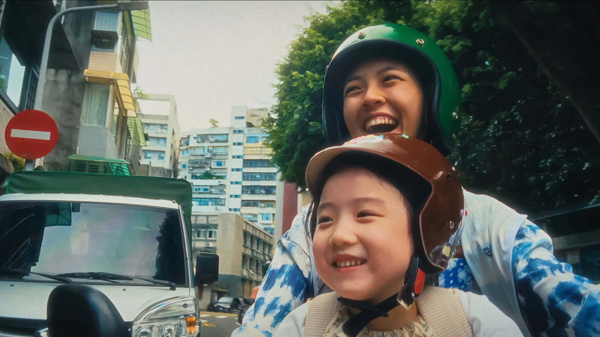 Left-Handed girl (2025) Review
