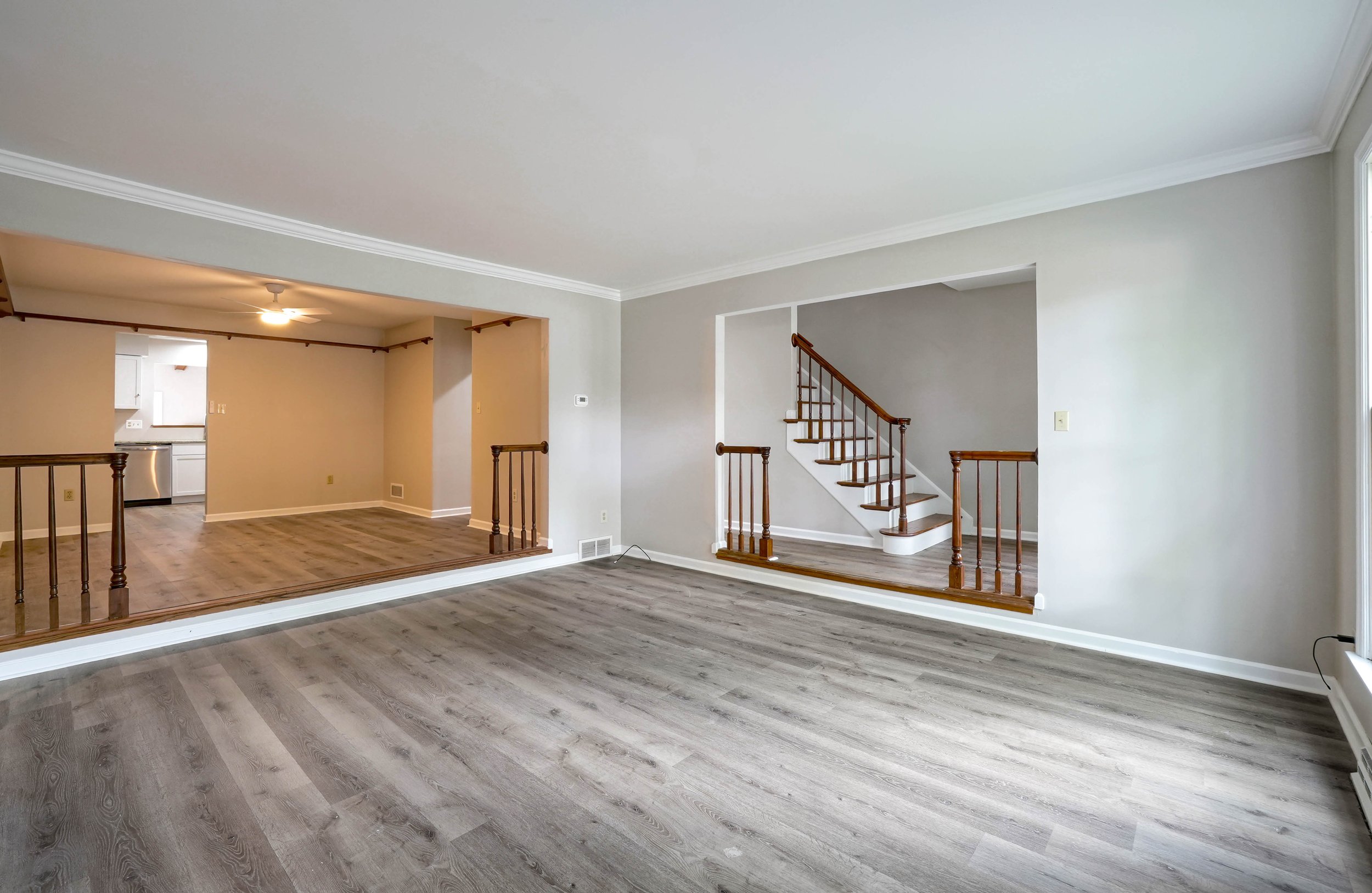 16-402 Royal Ct-16.jpg