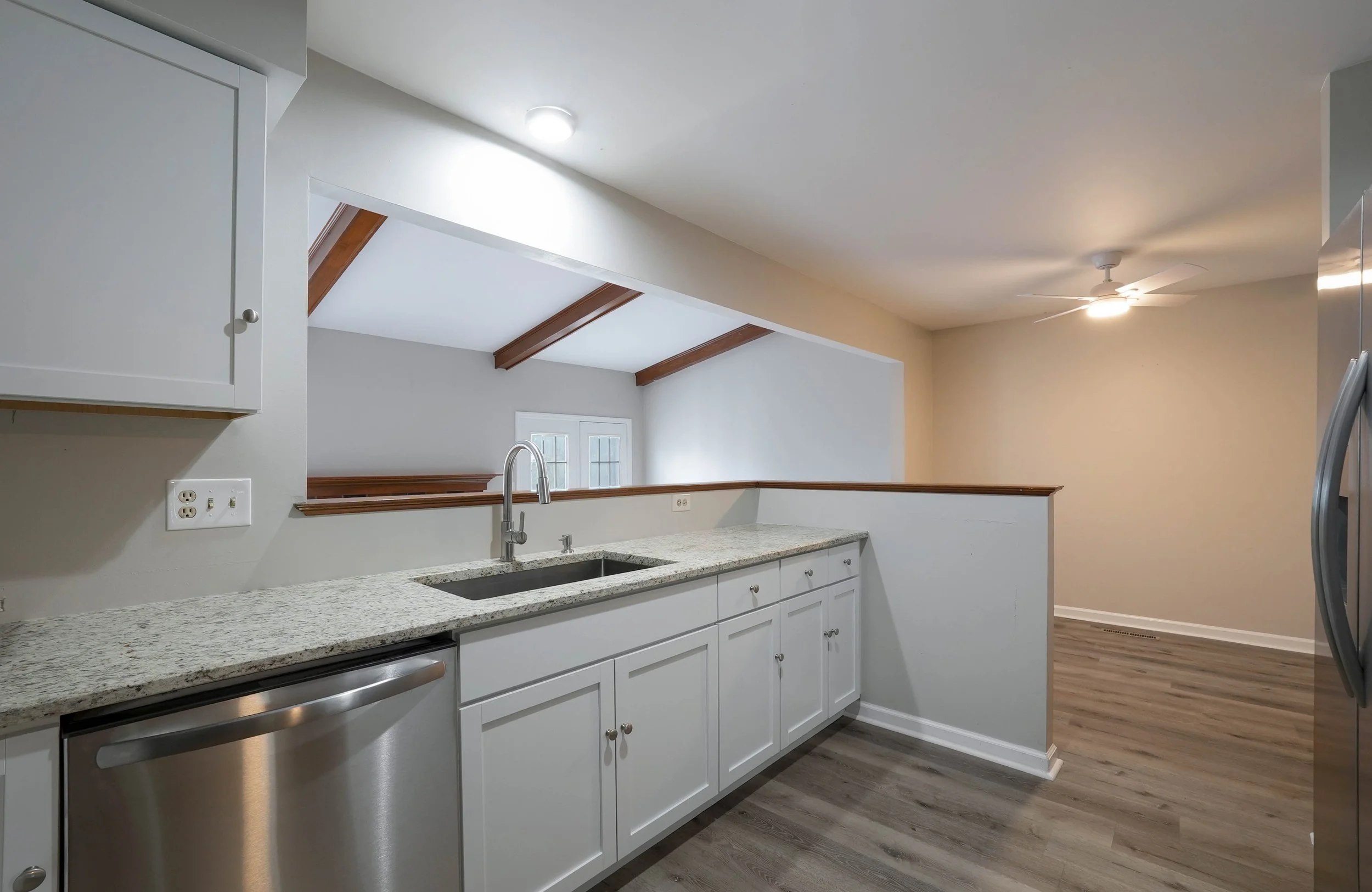 30-402 Royal Ct-30.jpg