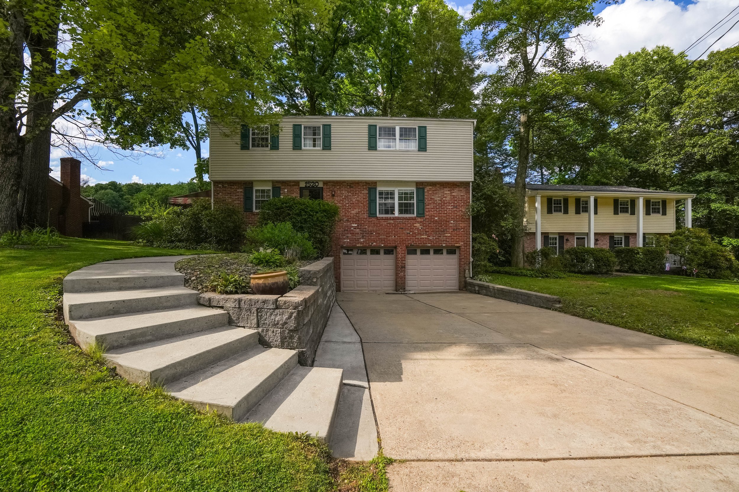 01-1520 Woodstream Drive-1.jpg
