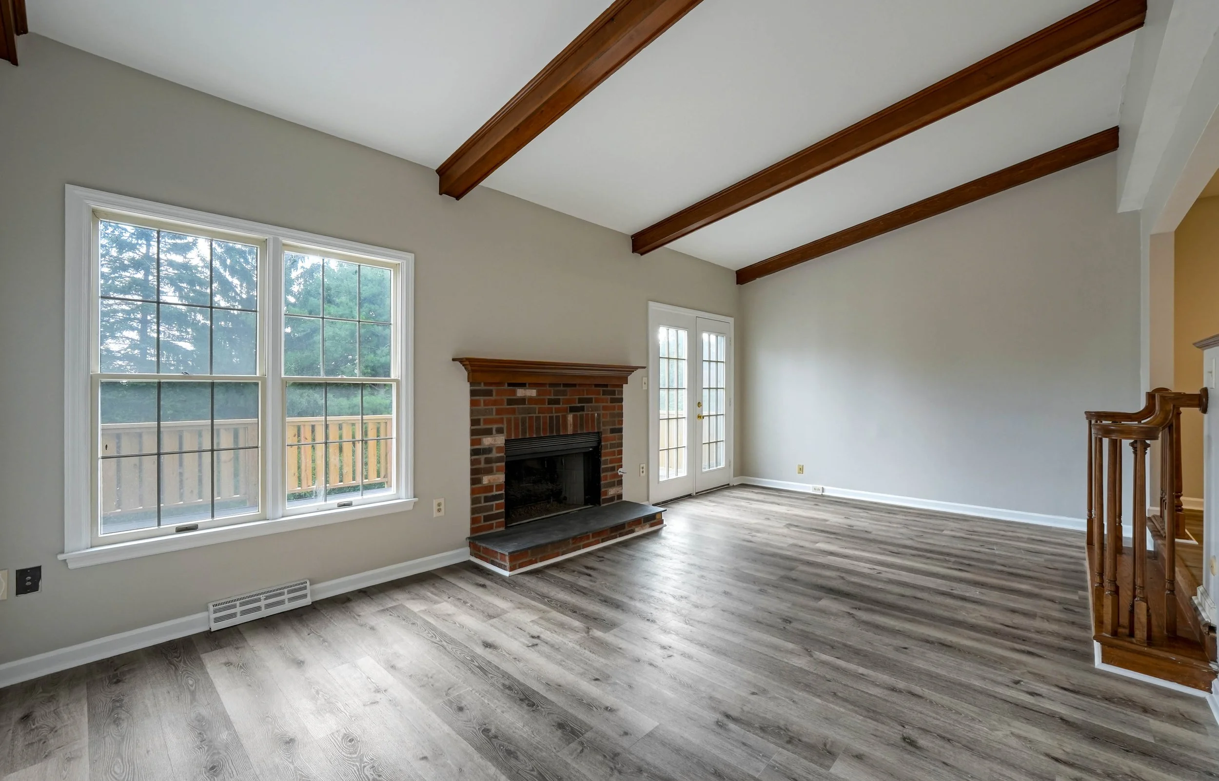 09-402 Royal Ct-9.jpg