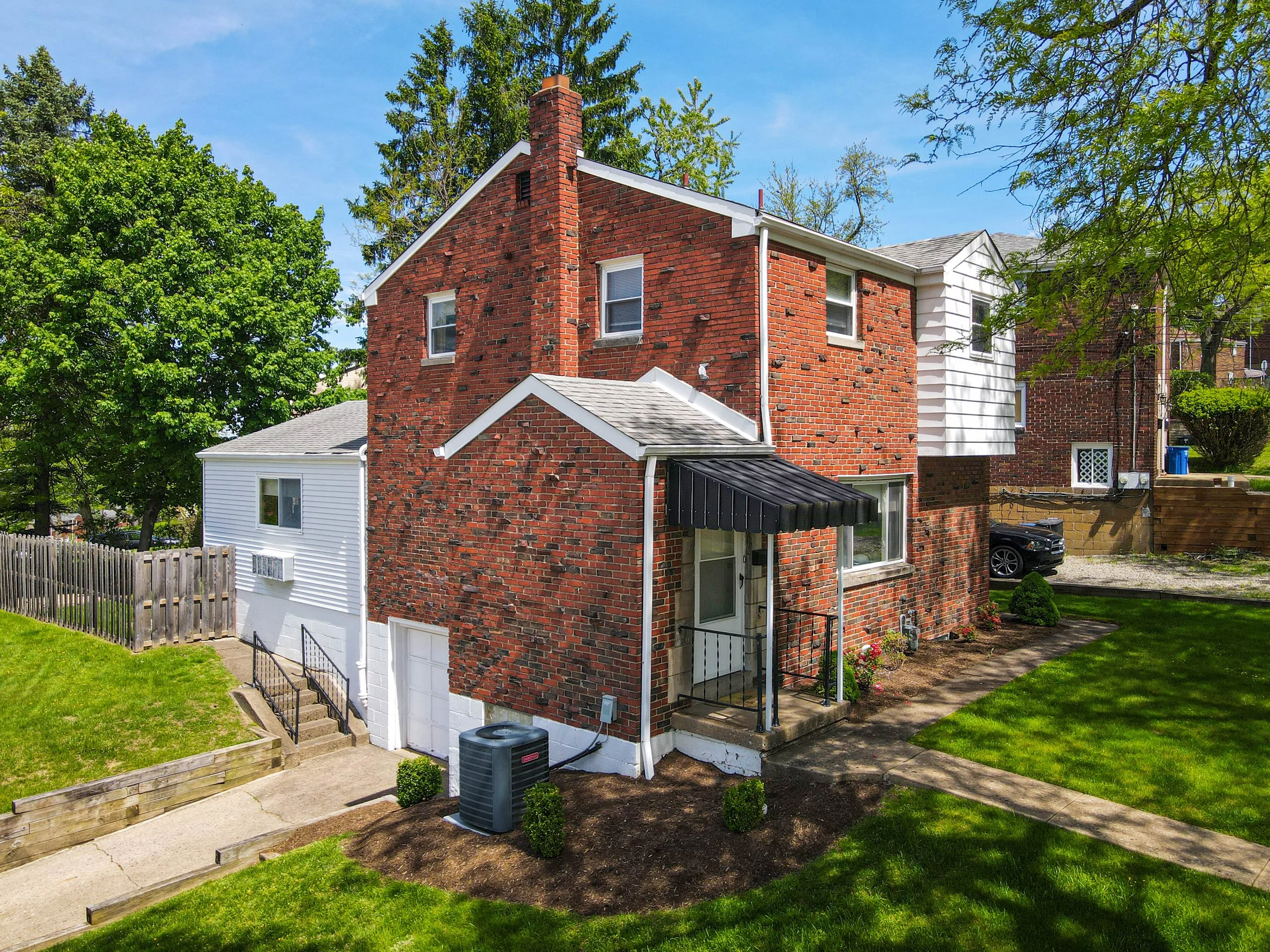 34-1007 Woodbine St-34.jpg