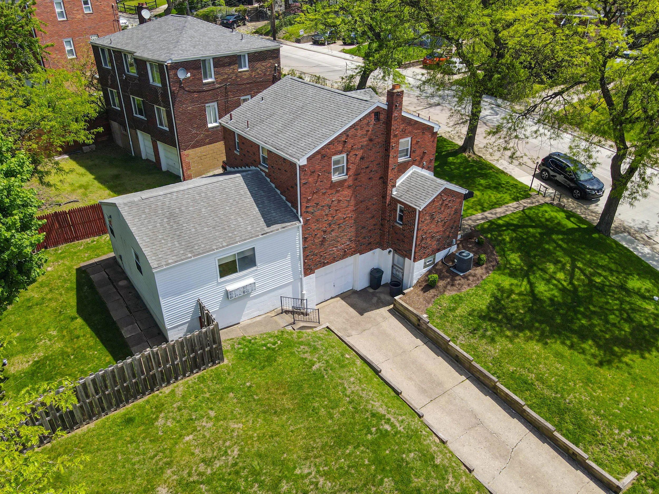 36-1007 Woodbine St-36.jpg