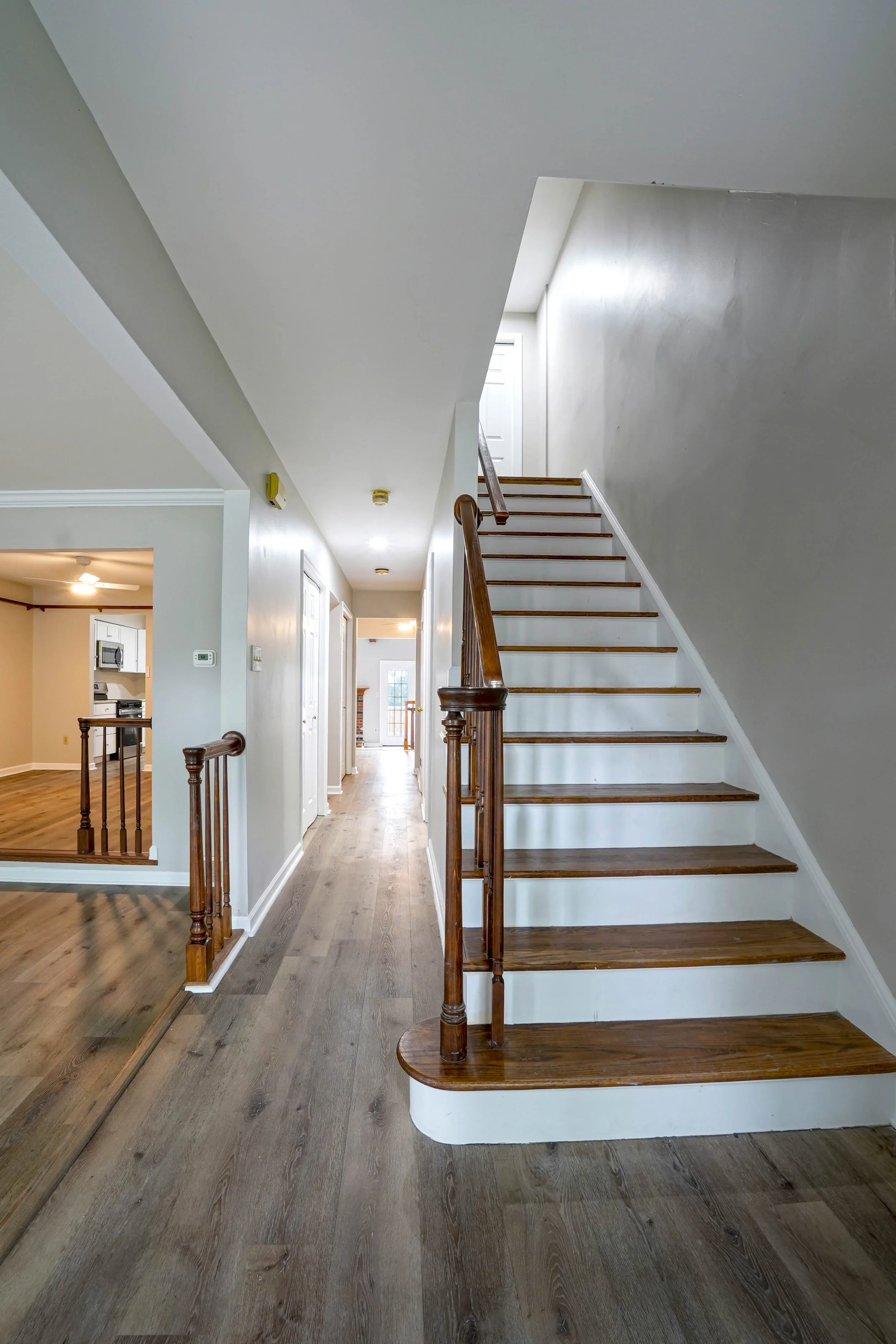 18-402 Royal Ct-18.jpg