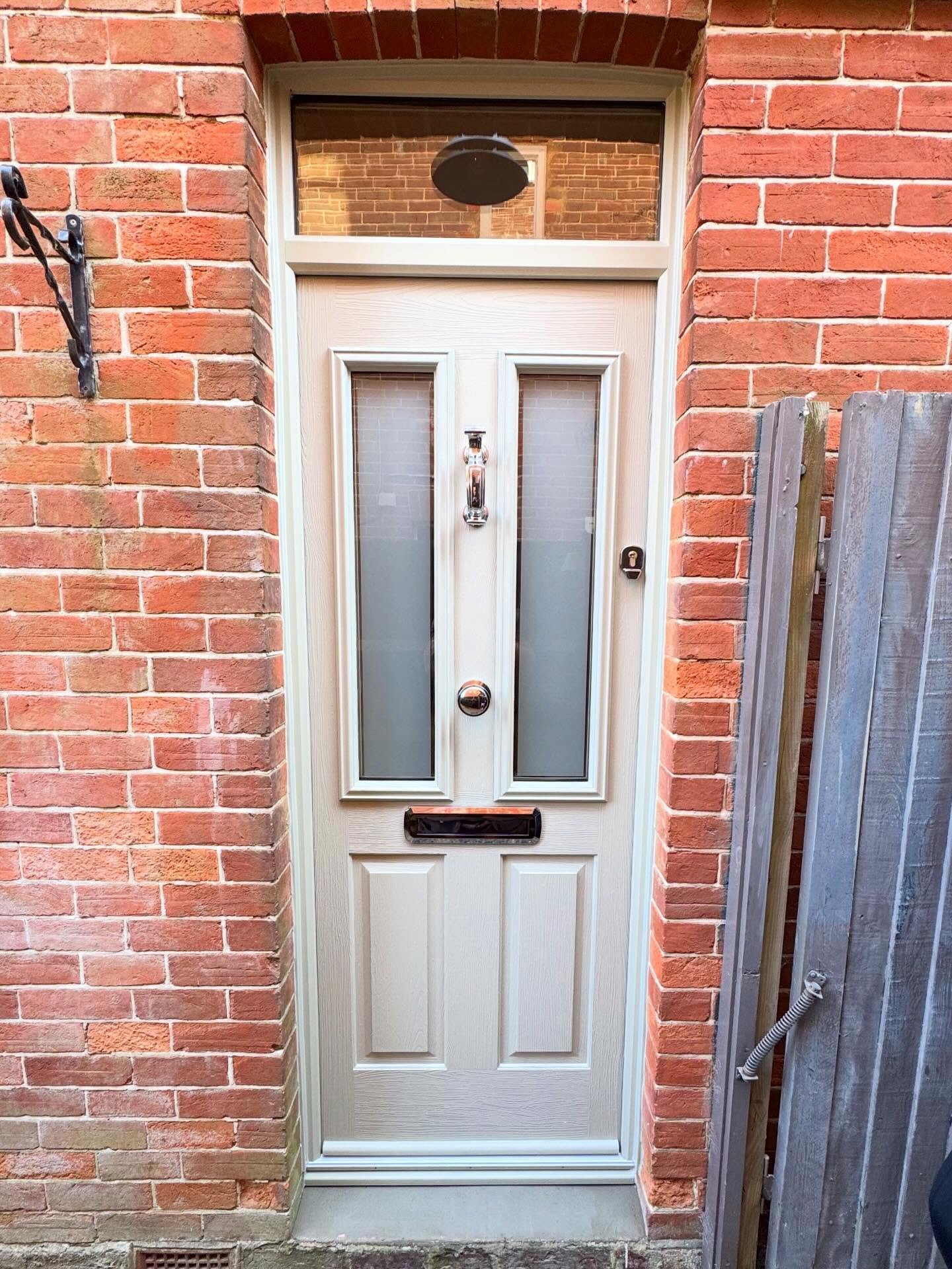 Another day, another door 🚪 

@solidorltd - This time Pebble Grey, looking right at home on this lovely Victorian house!