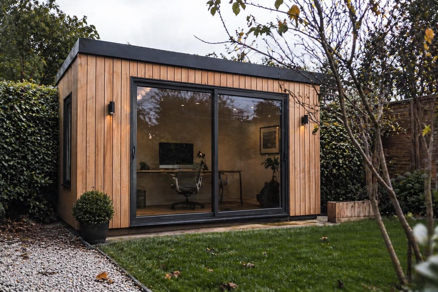 Looking to build a garden room/office? Get in contact to see what we can create with your garden space 🔨