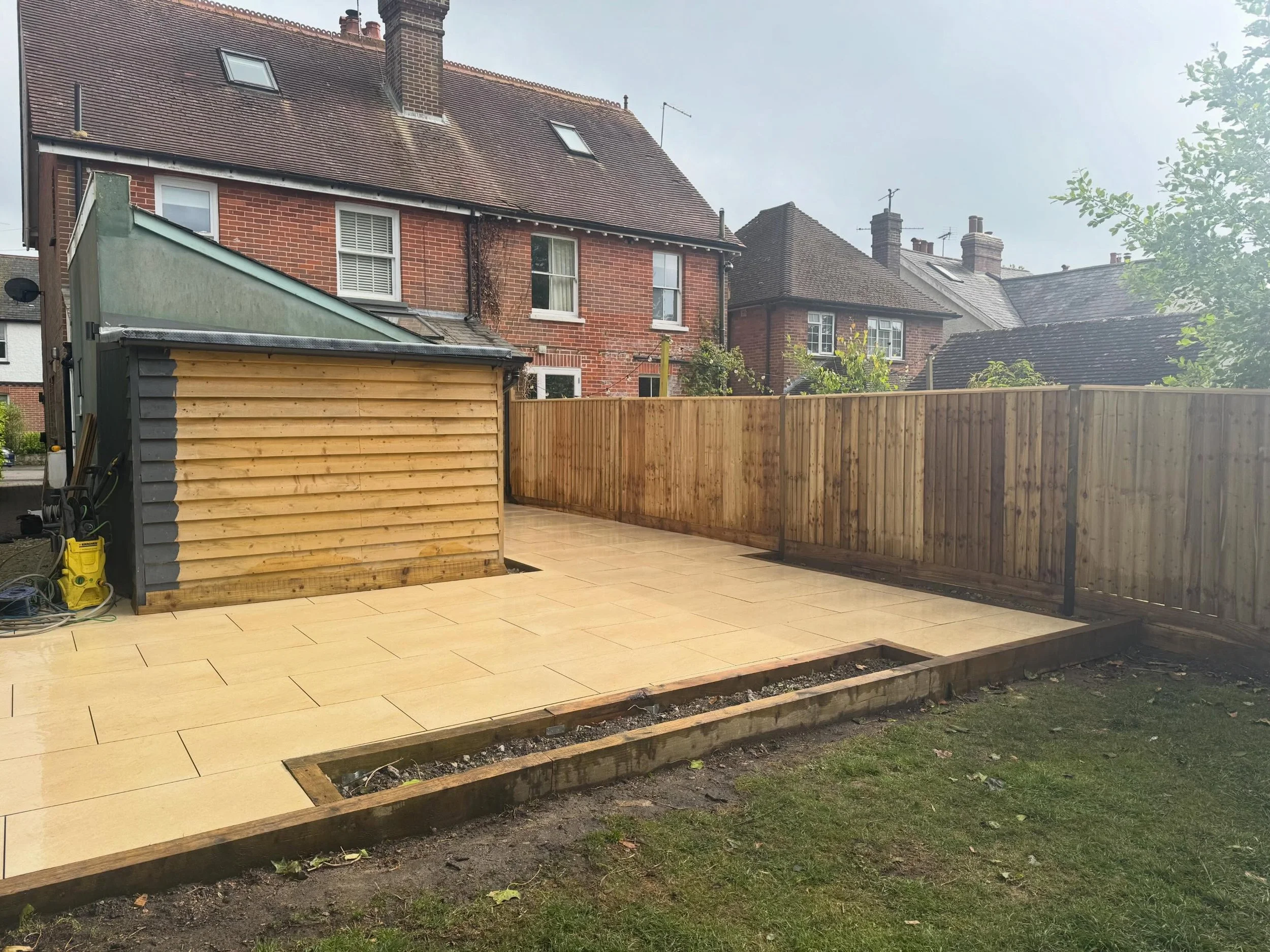 What a difference this has made! Looking super clean and spacious with inset planters ready for some colour 🌸🌺