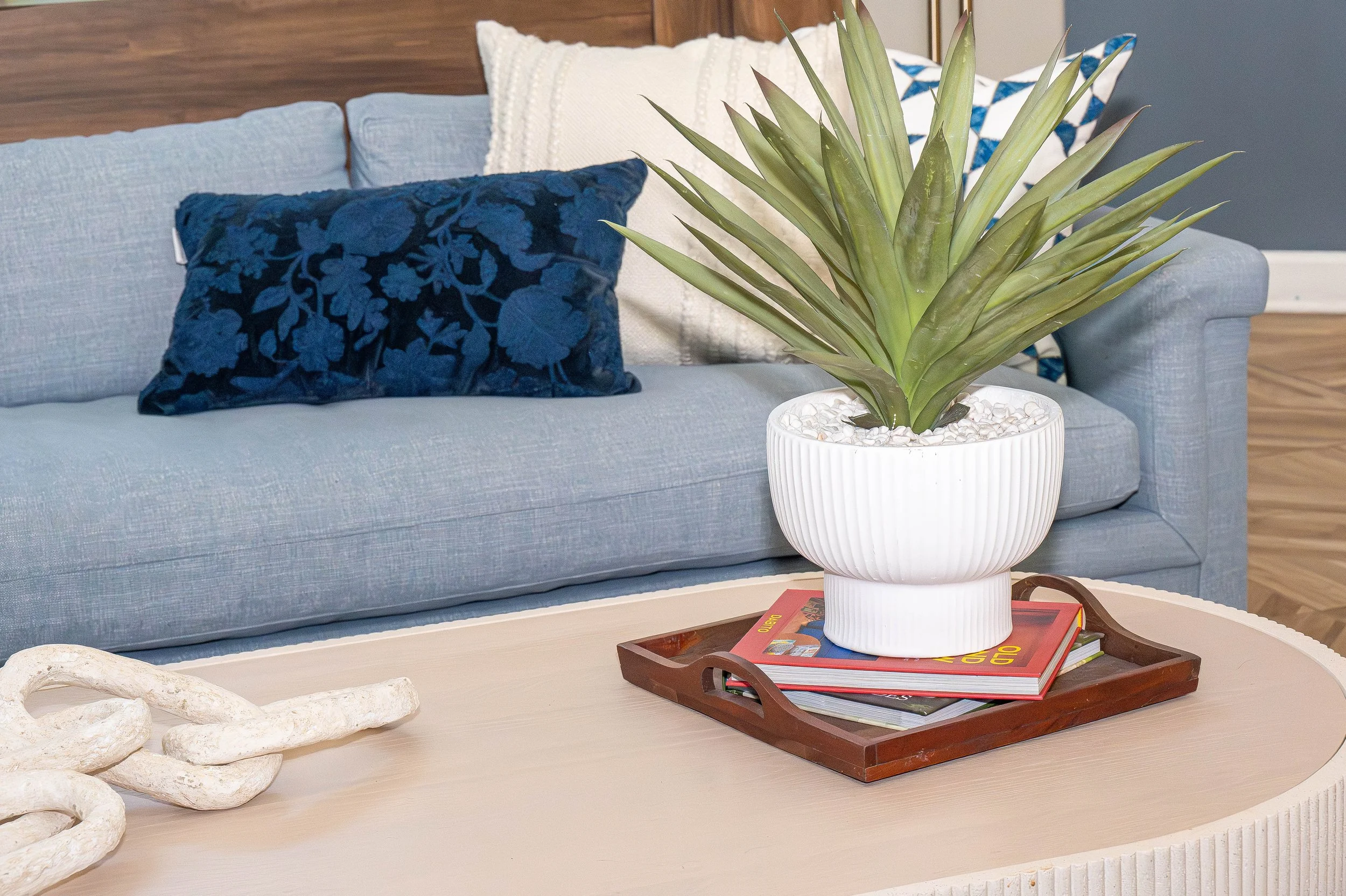 Corporate Housing vs. Extended-Stay Hotel vs. Airbnb: What's Best for a 30–90 Day Stay?