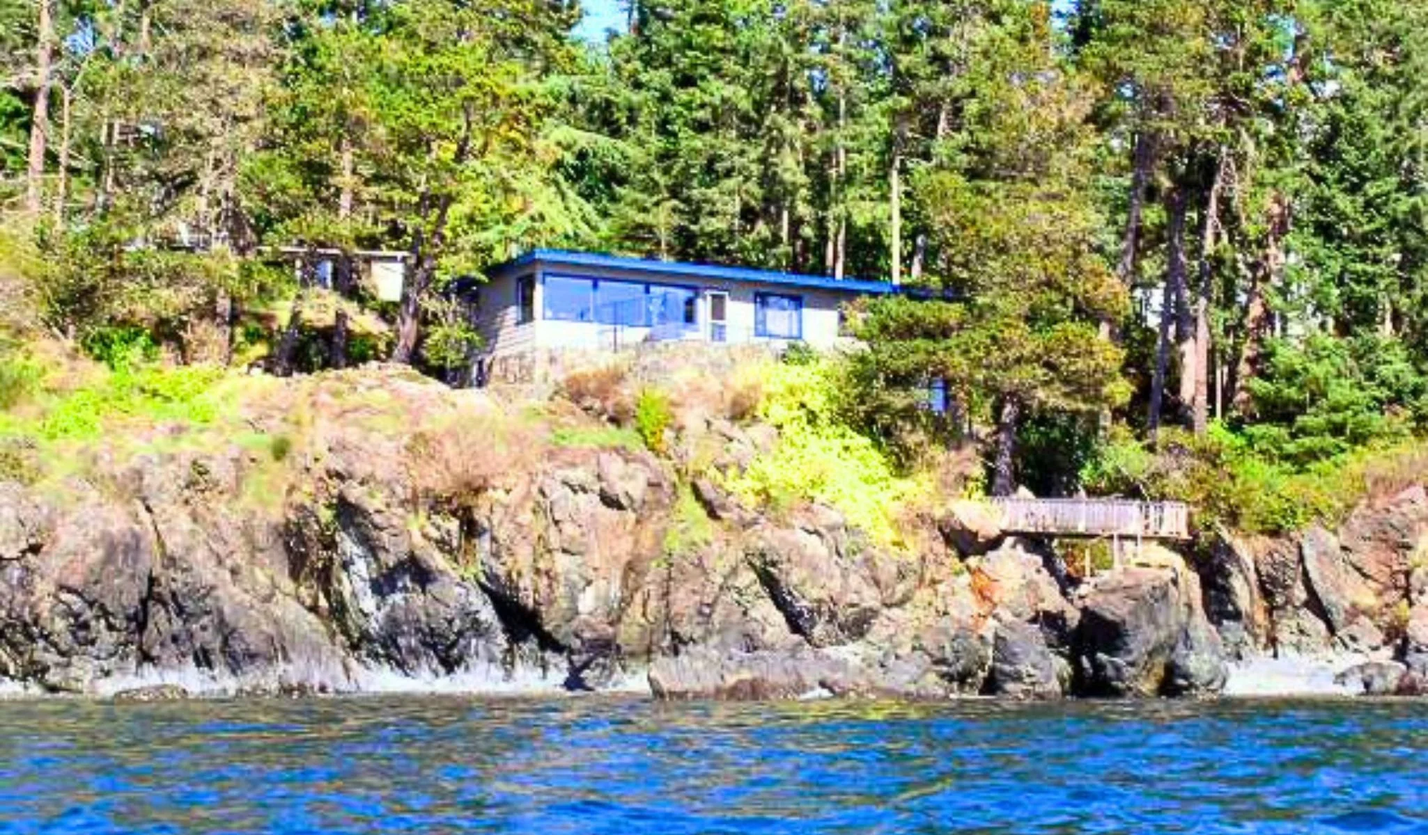 Waterfront Surfside Cottage, Sooke, BC
