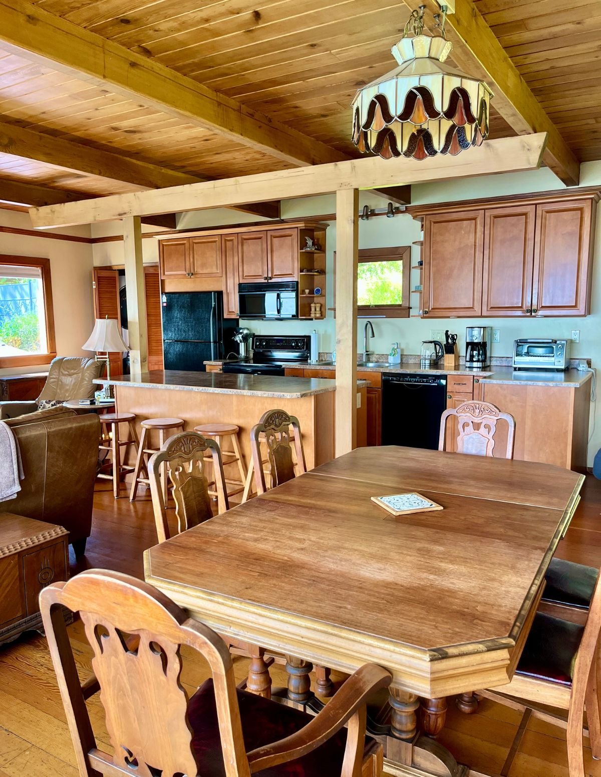 Kitchen & dining room, Surfside Cottage, Sooke, BC