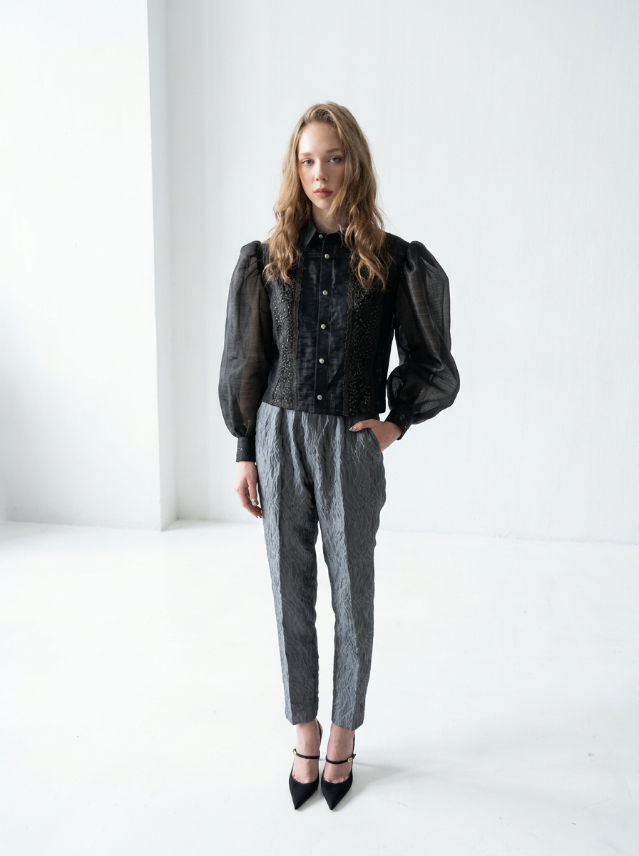 Seen at Veejay Floresca’s New York Fashion Week presentation, this look captured the designer’s signature balance of softness and strength. Through sheer textures, sculptural proportions, and refined tailoring, Floresca presented a modern vision of f