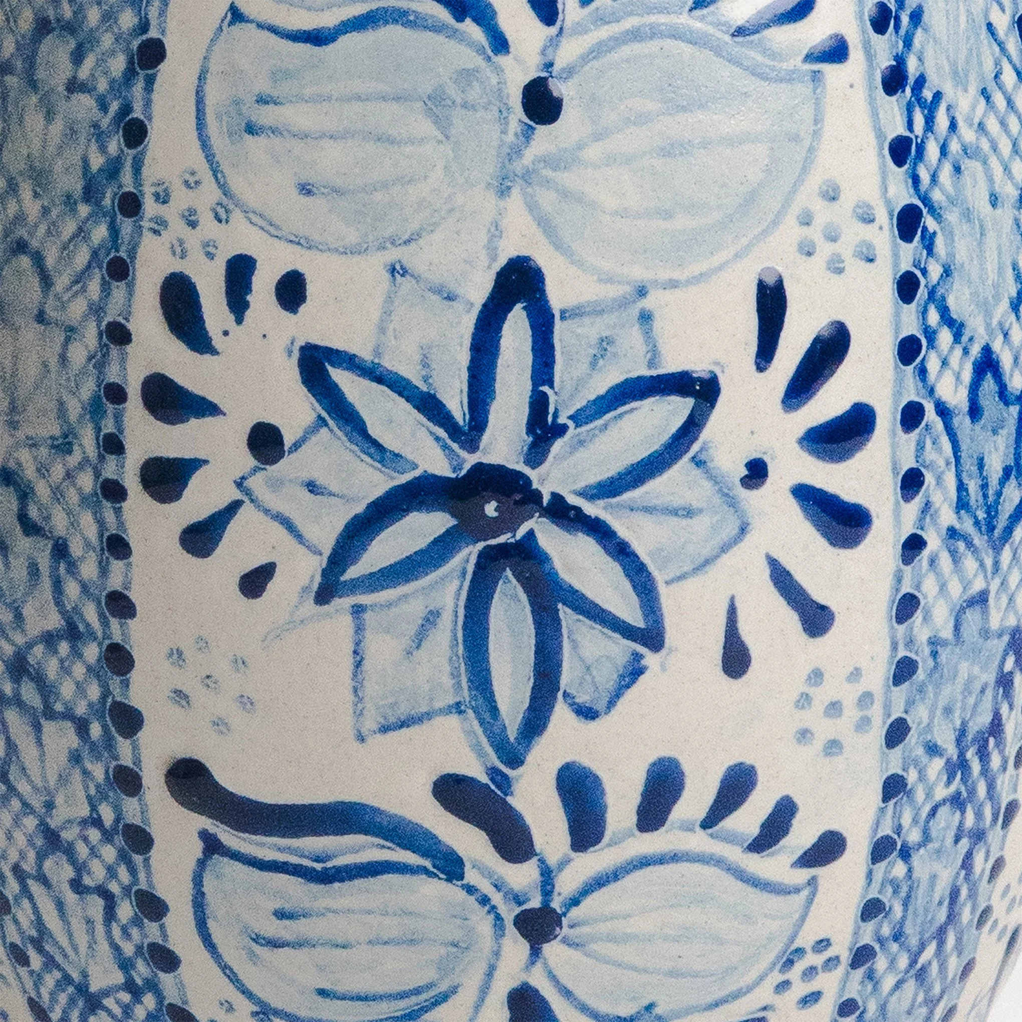 Cerámica diseño floreado azul