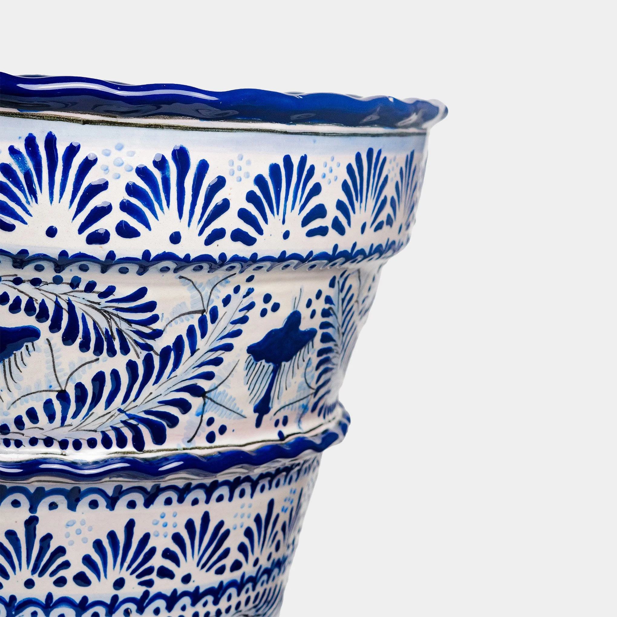 Maceta de talavera diseño concha azul