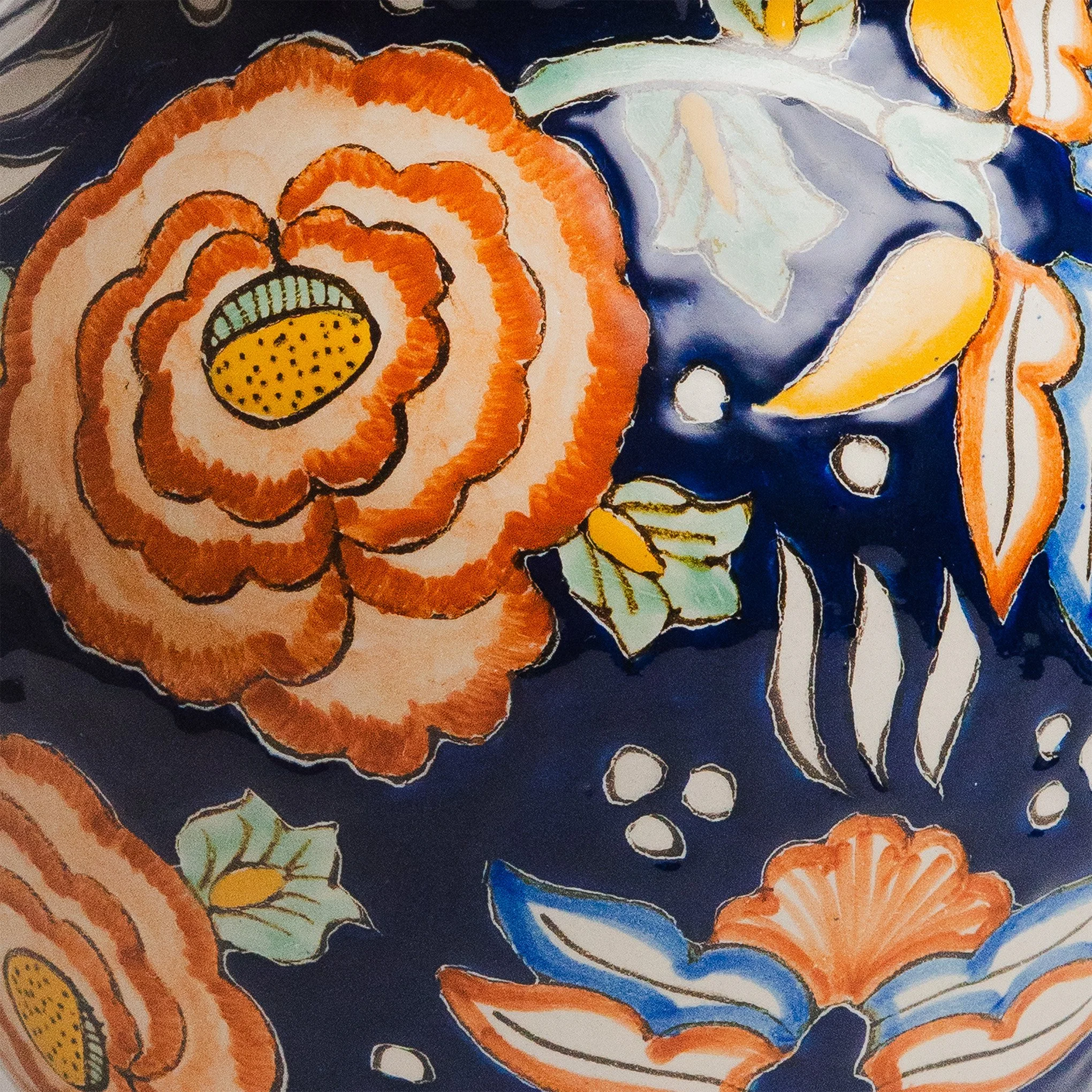 Diseño flores sobre azul talavera