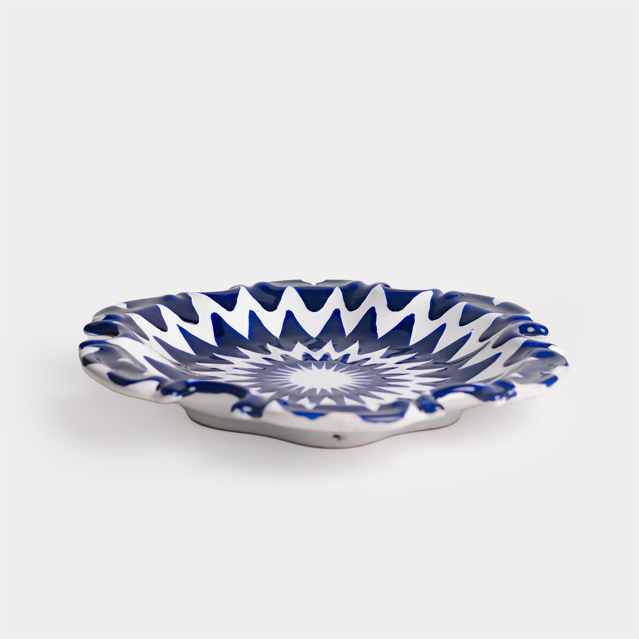 Platón de cerámica estilo Talavera Moderna