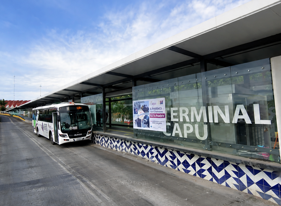 Fachada de las estaciónes de metrobús