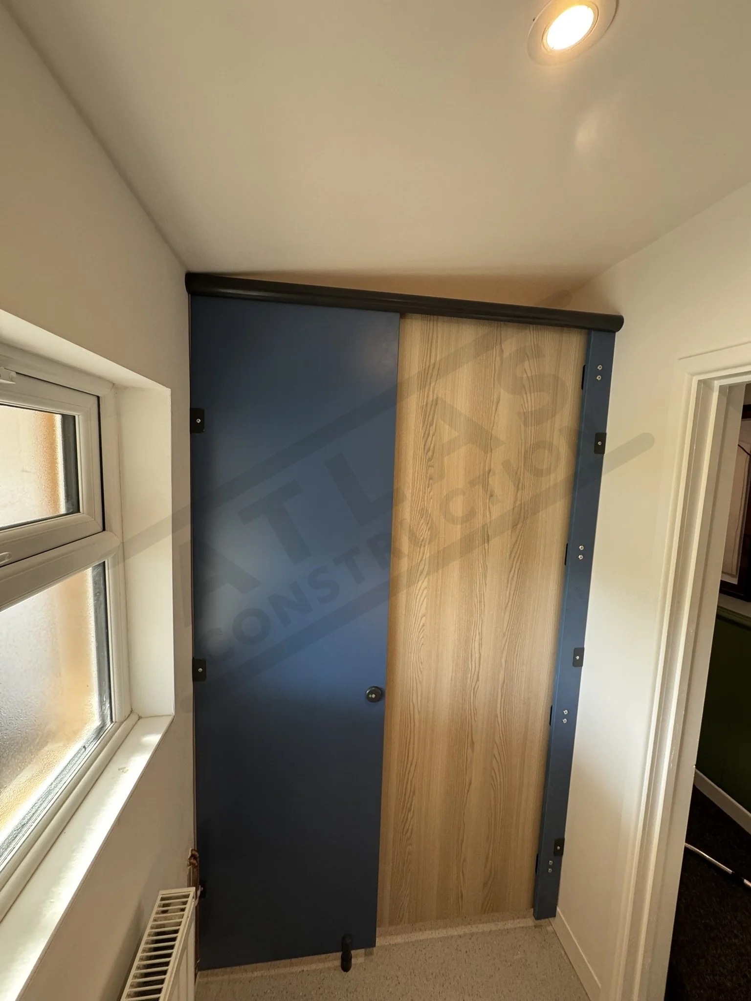 Toilet enclosure