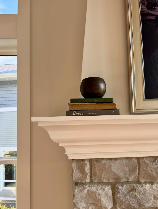 vase mantel.png