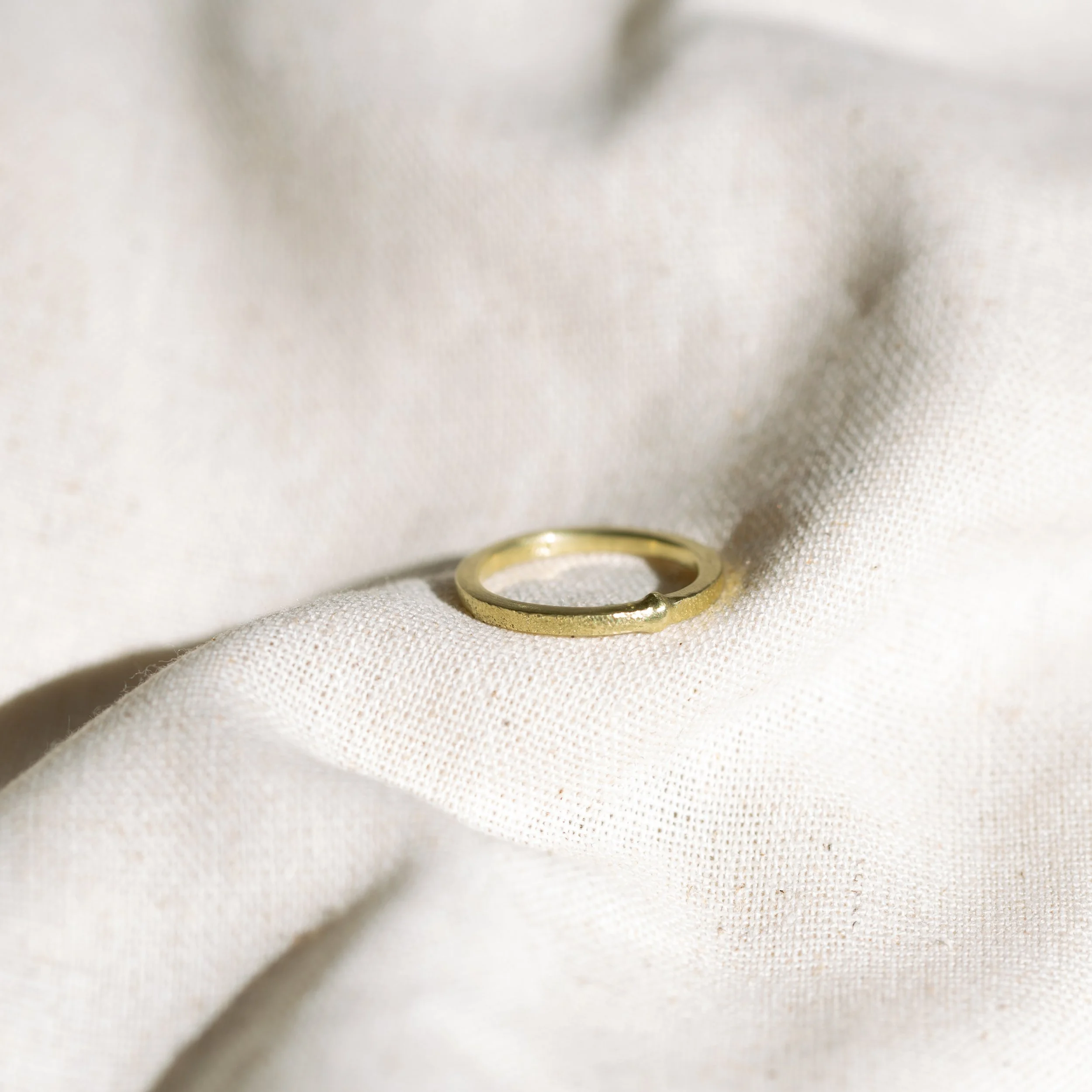 PF015 - Fusion

A simple 18K gold band, hand-fabricated square wire with a fused joint and a softly textured surface.

No stone. No embellishment. Just gold, proportion, and evidence of the hand that made it.

One of one.

Pallas Fogg
Debut Collectio