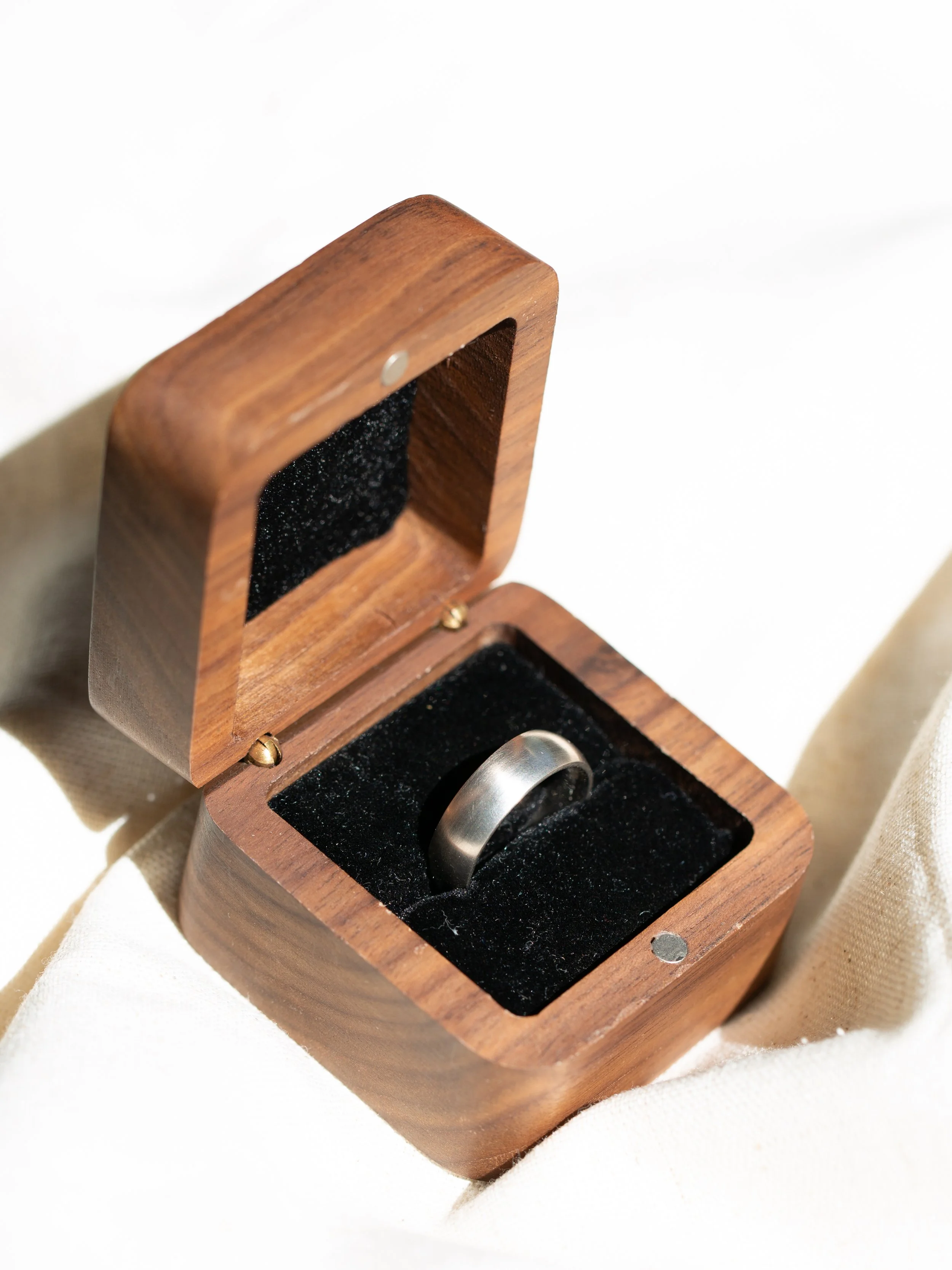 PF001 - AgPd - Brushed - Wooden Box.jpg