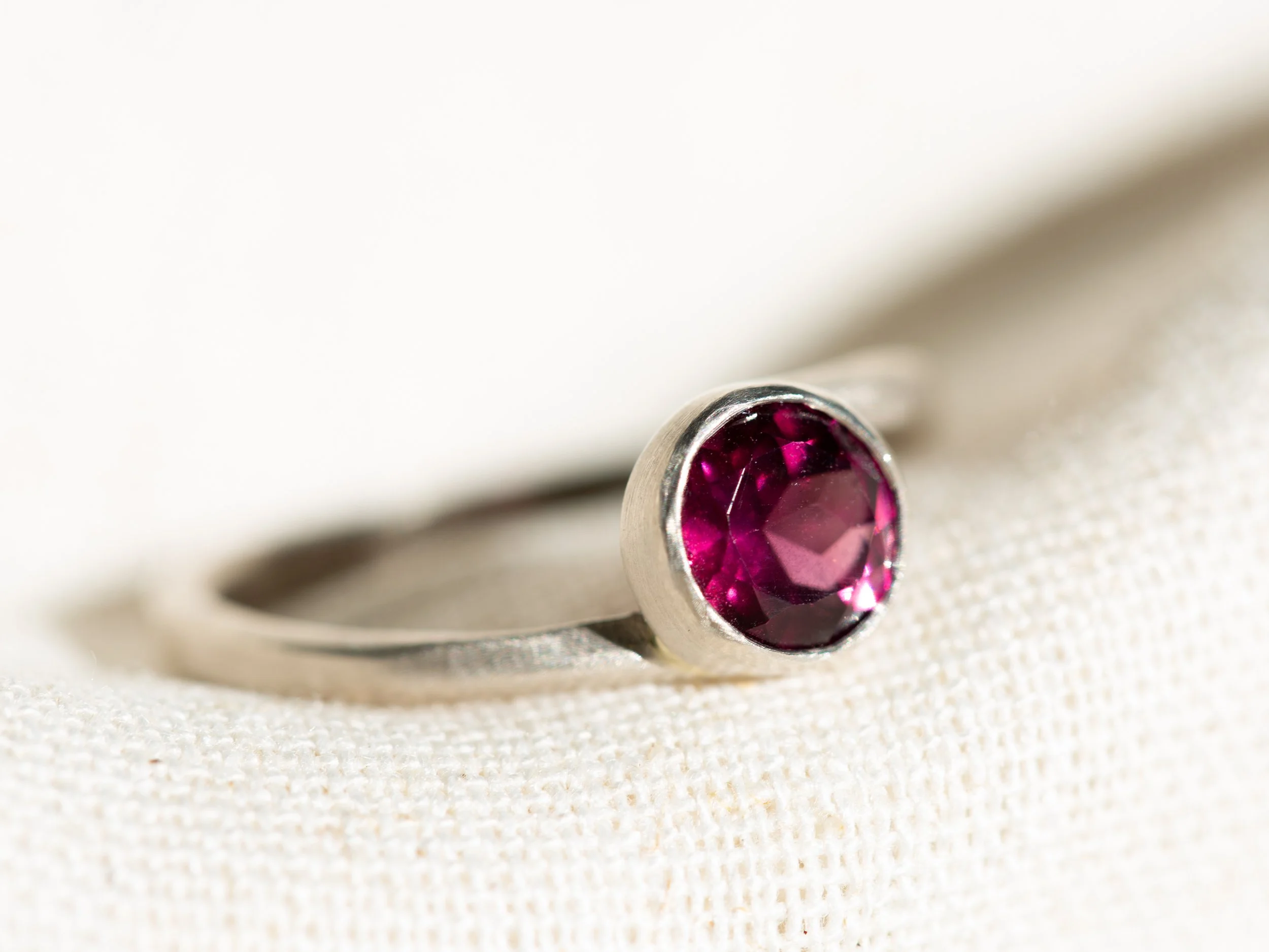 PF0016 - Rhodolite AgPd - Macro.jpg