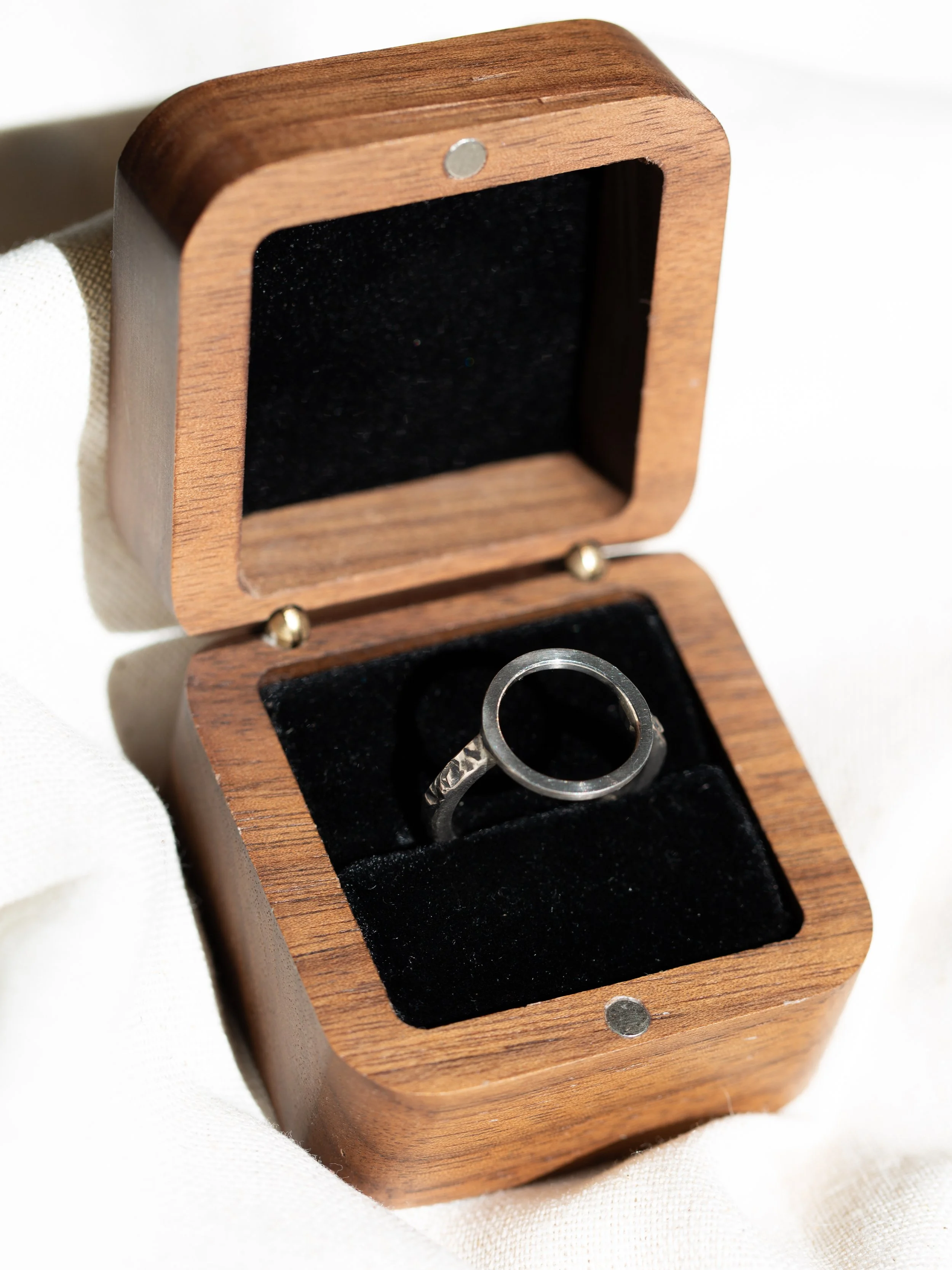 PF002 - AgPd Textured - O shape - Wooden Box.jpg