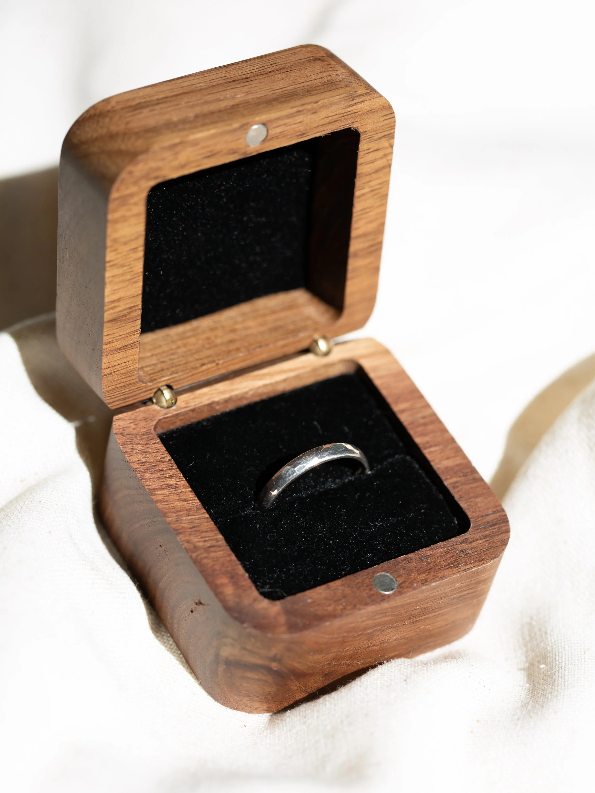 PF014 - AgPd - Hammered - Wooden Box.jpg