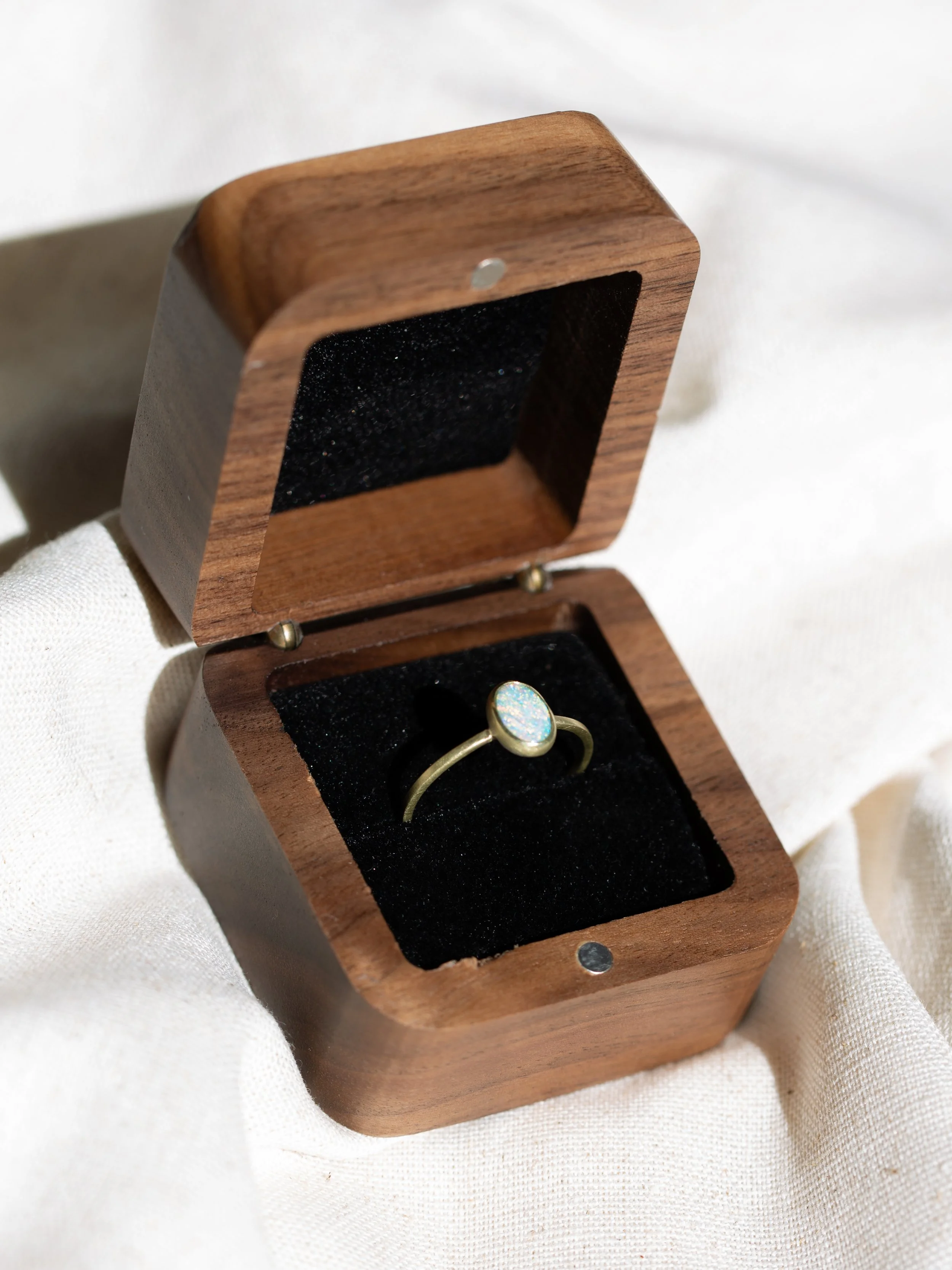 PF009 - 18K-AgPd - Opal - Wooden Box.jpg