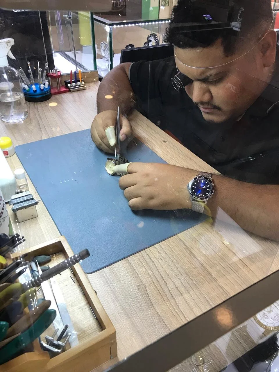 Reparación de relojes en Panamá-Cambio de batería-Mantenimiento-Automáticos-Cuarzo. Solres-Cuerda-Multifunciones-Programaciones-Pulidos-Correas-Broches-Pines-Índices-Manecillas
