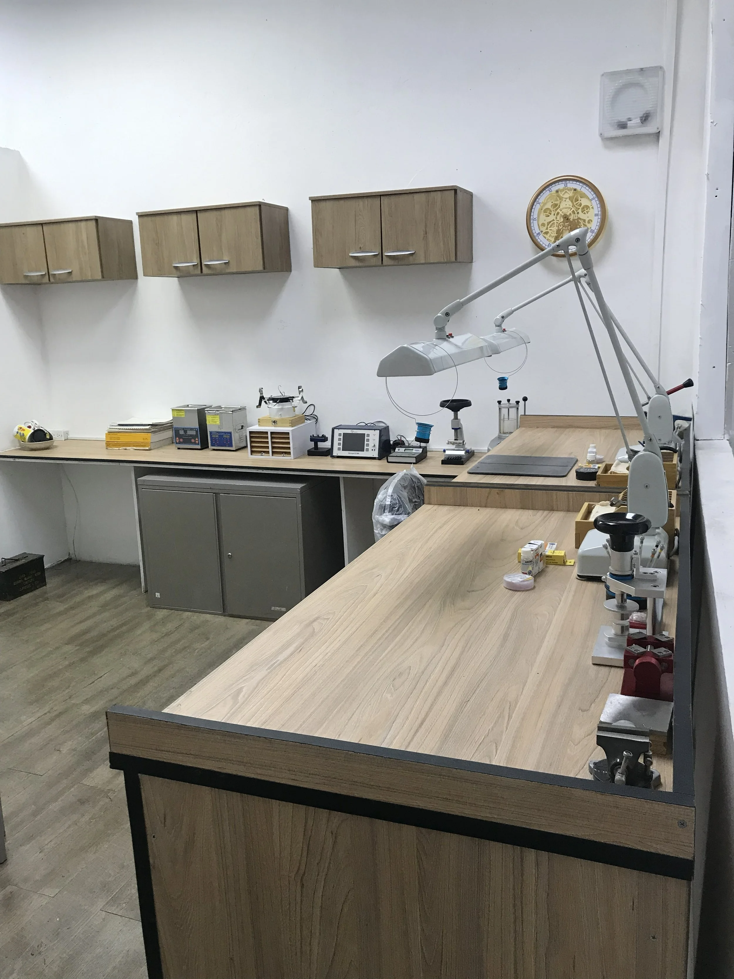Reparación de relojes en Panamá-Taller especializado- relojería-Capacitación técnica-U Watch