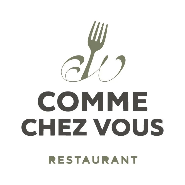 Logo d'un restaurant appelé 'Comme Chez Vous' avec une fourchette stylisée en haut.